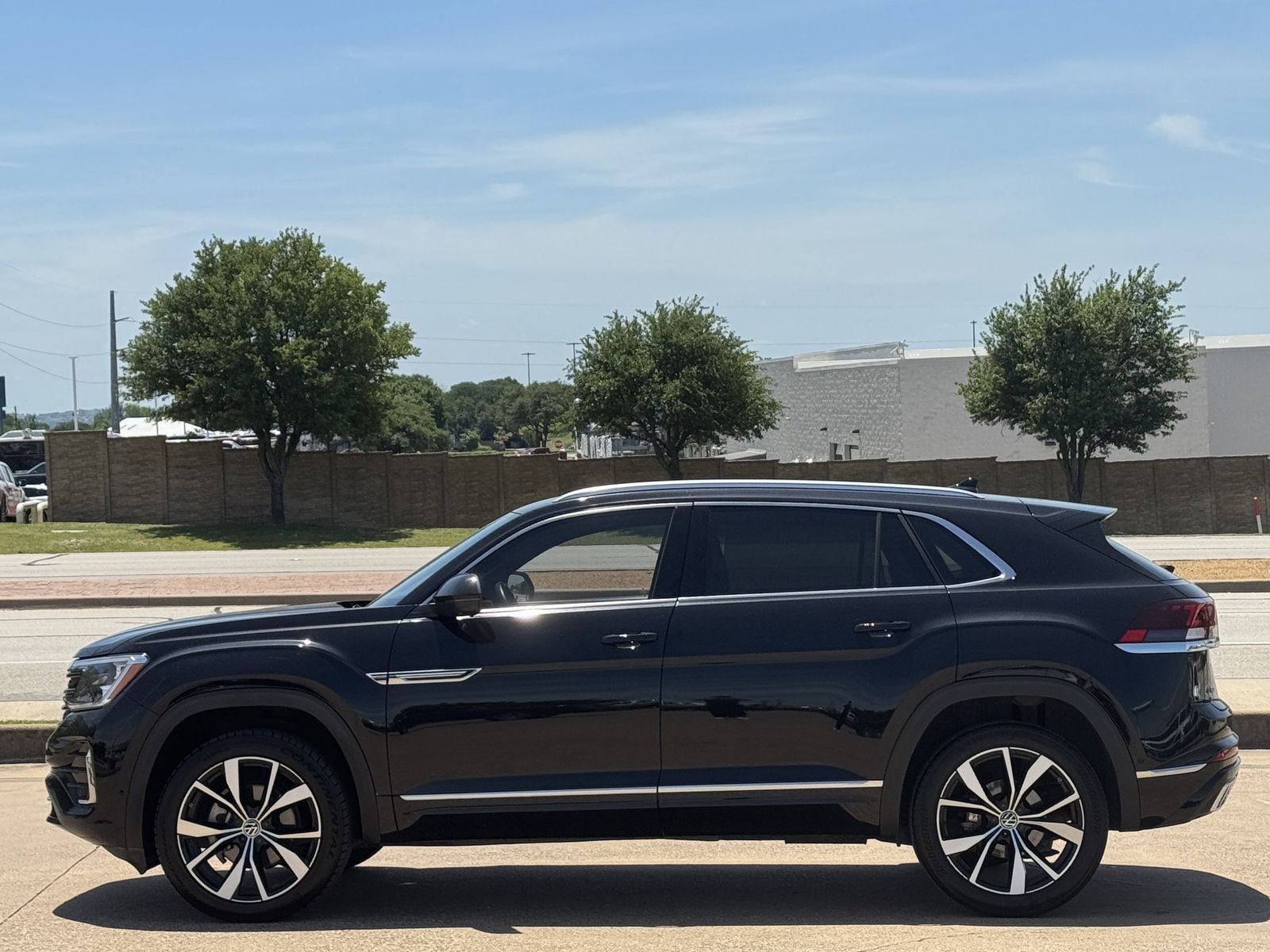 2024 Volkswagen Atlas Cross Sport 2.0T SEL Premium R-Line