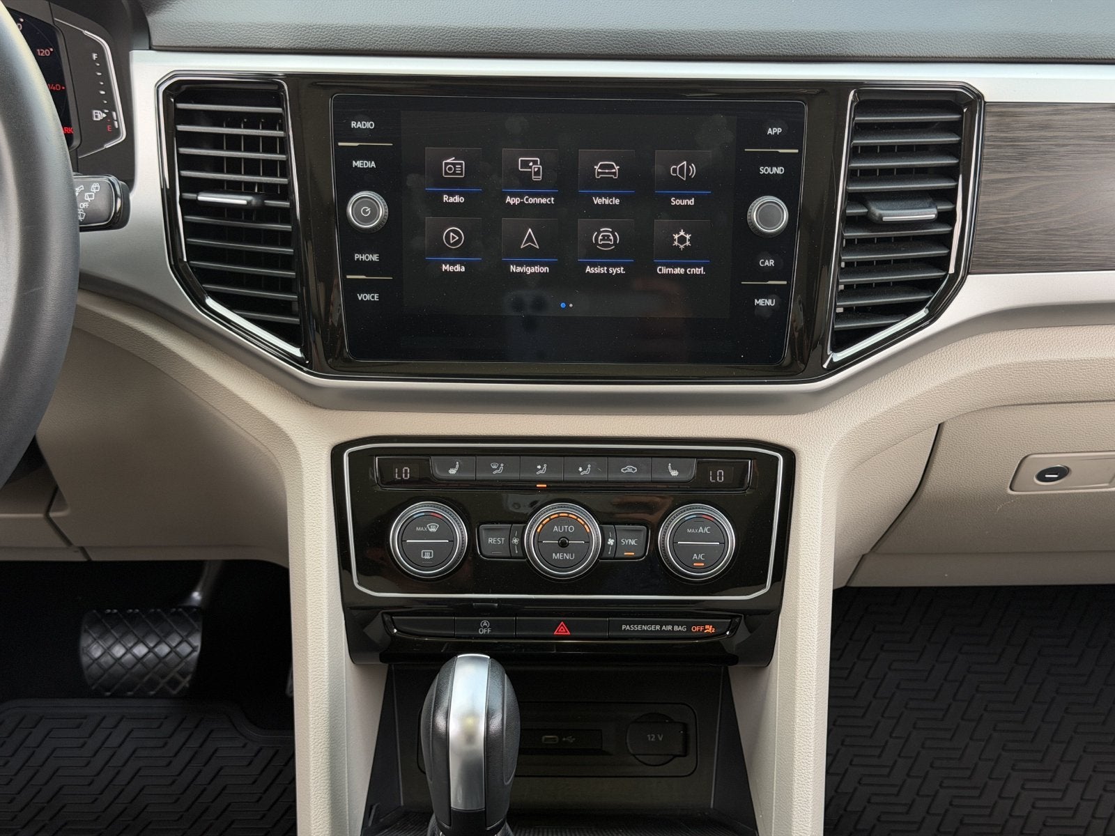 2023 Volkswagen Atlas 3.6L V6 SE w/Technology