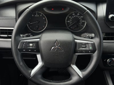 2023 Mitsubishi Outlander Base