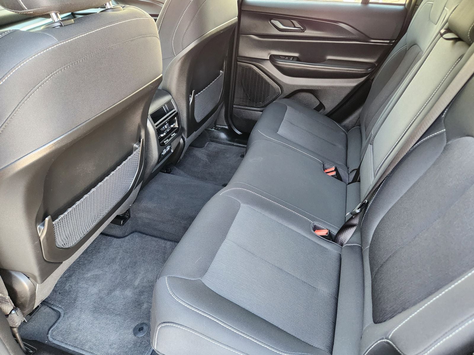 2025 Jeep Grand Cherokee Laredo 4x2