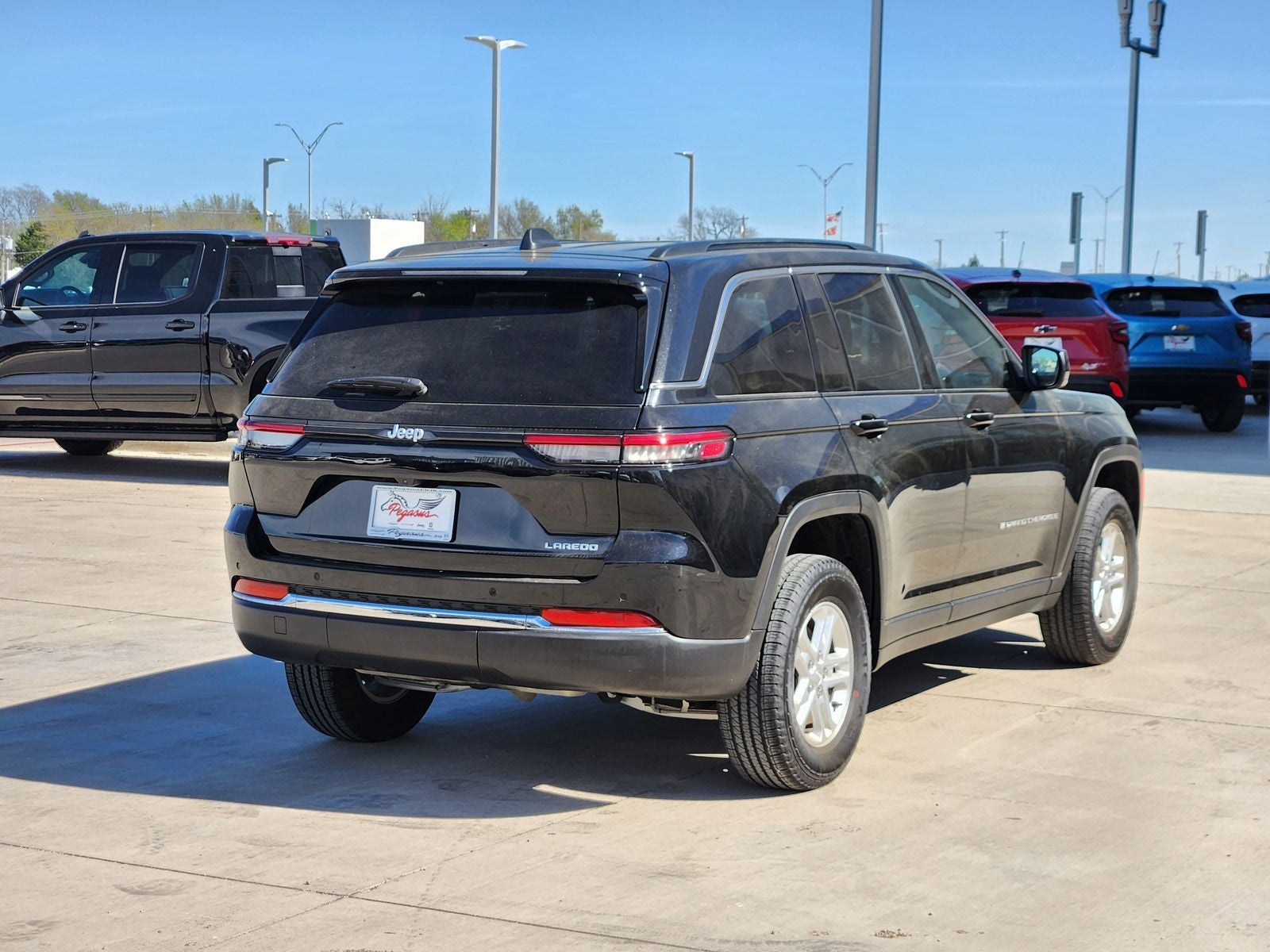 2025 Jeep Grand Cherokee Laredo 4x2