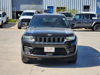 2025 Jeep Grand Cherokee Laredo 4x2