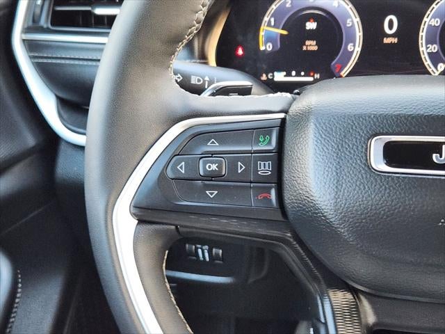 2025 Jeep Grand Cherokee Laredo 4x2