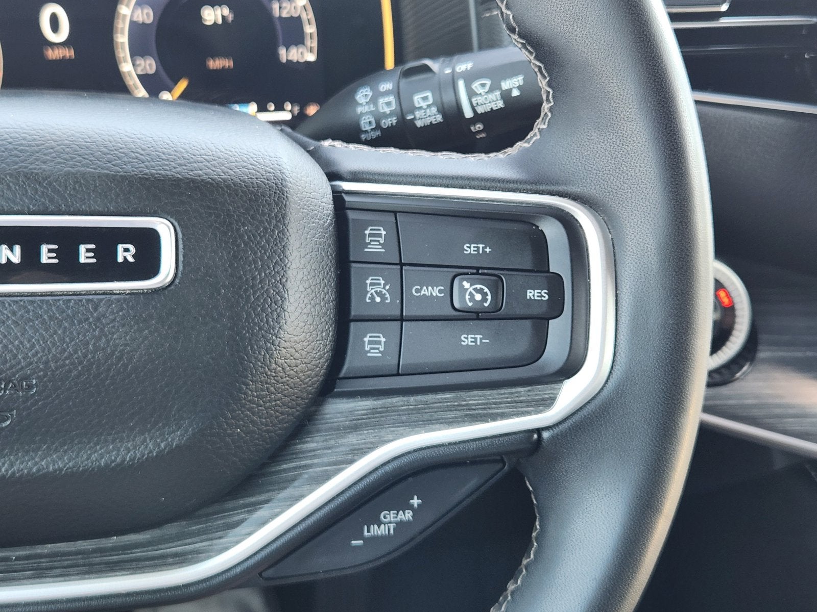 2024 Jeep Wagoneer L Series II 4x2