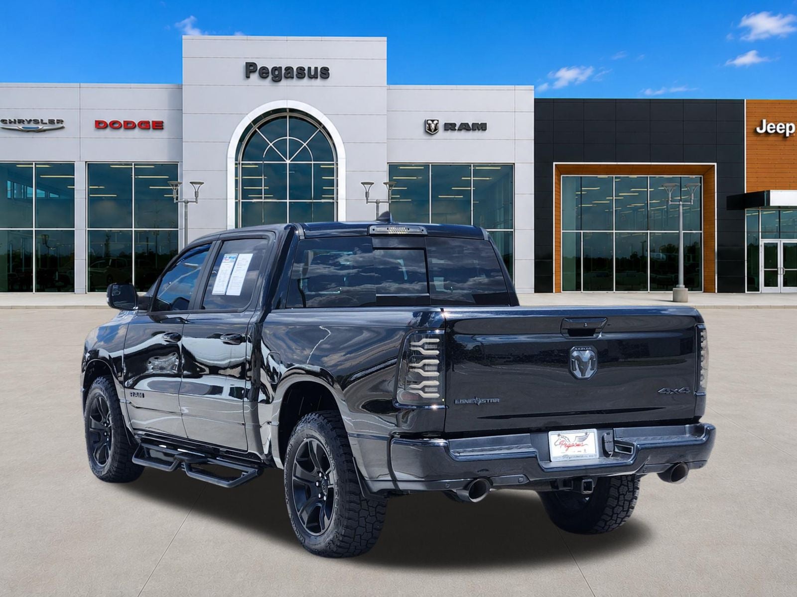 2023 RAM Ram 1500 Lone Star Crew Cab 4x4 5'7' Box