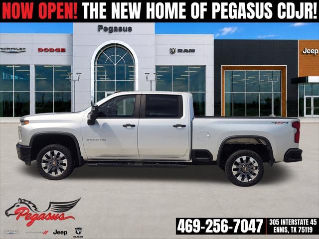 2022 Chevrolet Silverado 2500HD 4WD Crew Cab Standard Bed Custom