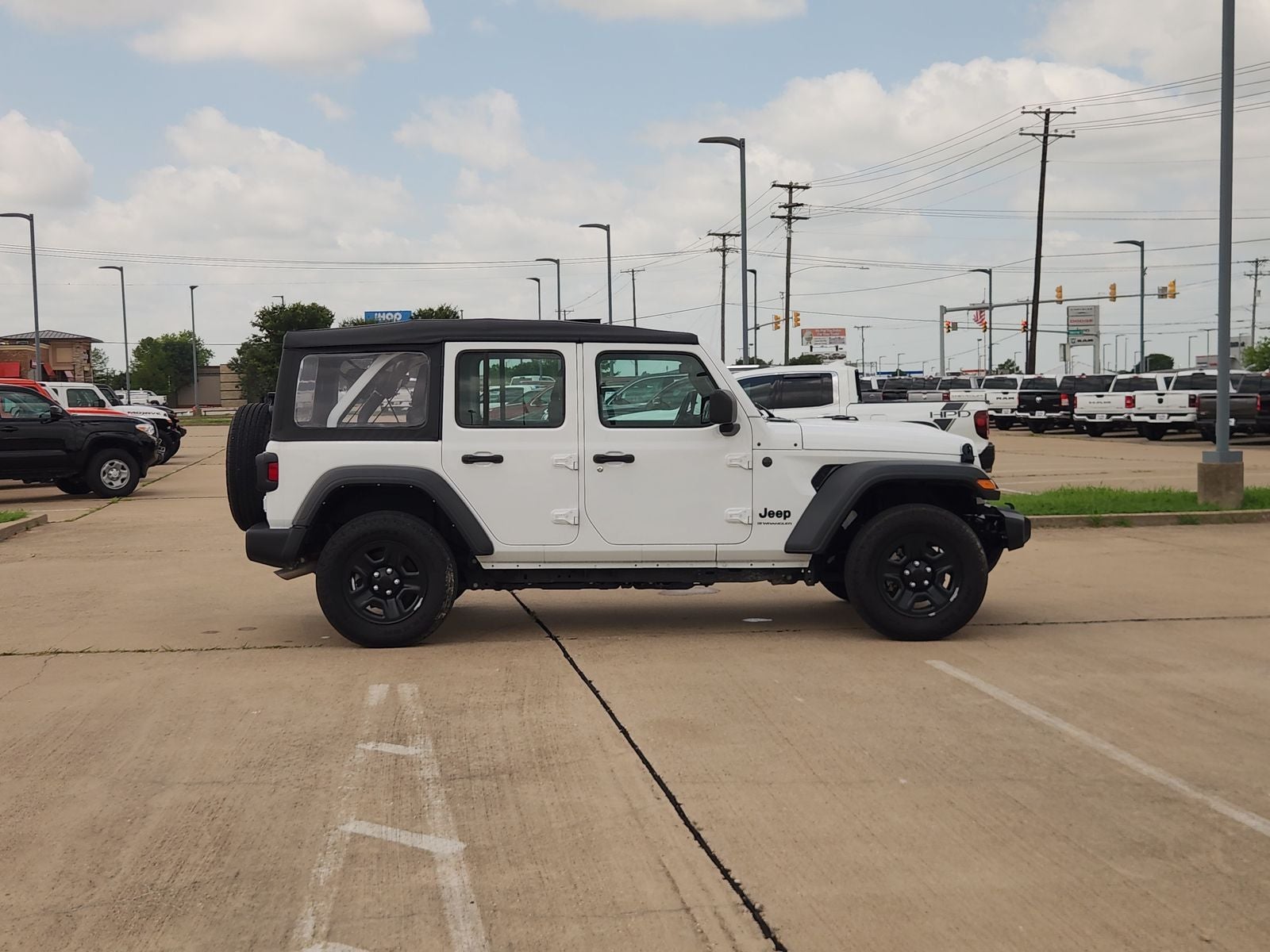 2025 Jeep Wrangler 4-Door Sport 4x4