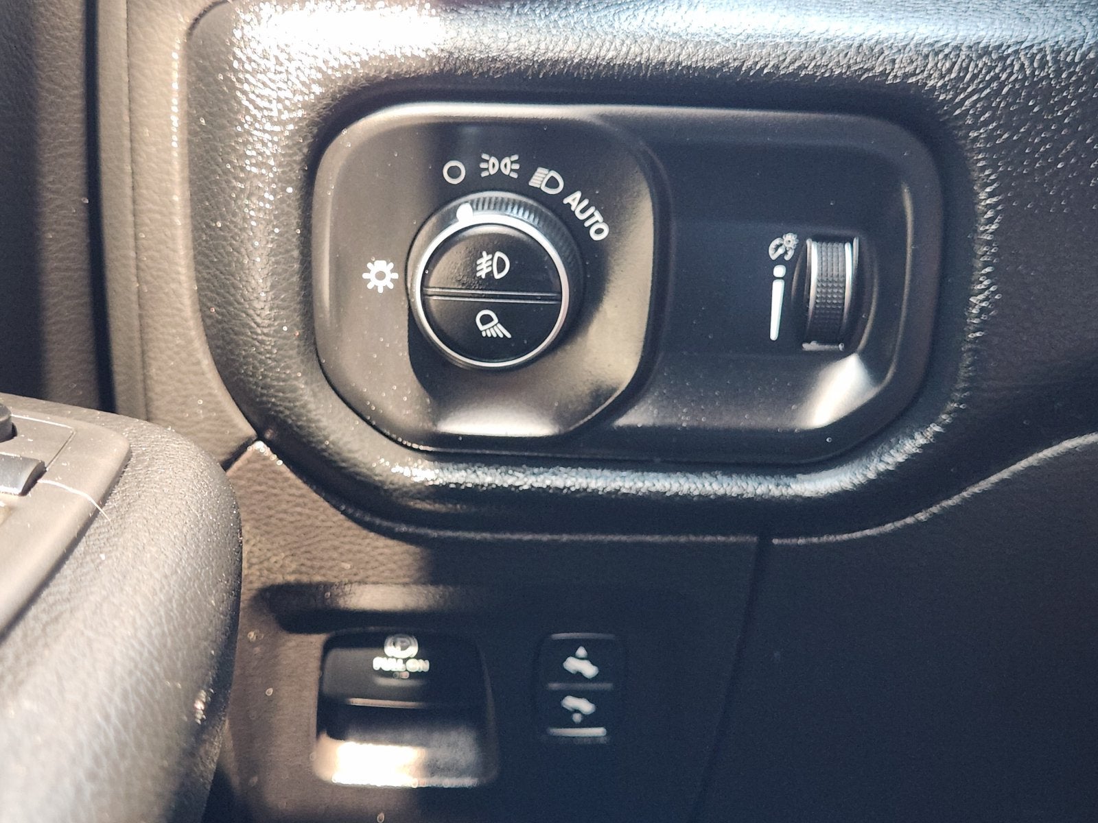 2021 RAM Ram 1500 Big Horn Crew Cab 4x4 5'7' Box