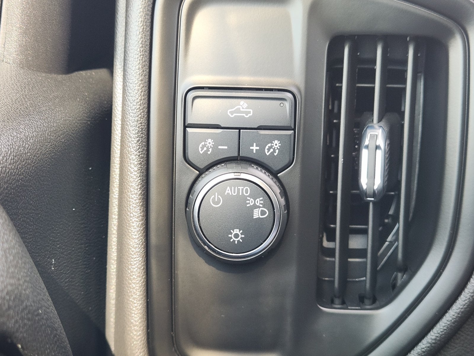 2023 Chevrolet Silverado 1500 2WD Crew Cab Short Bed Custom