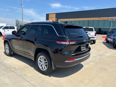2023 Jeep Grand Cherokee Laredo X 4x4