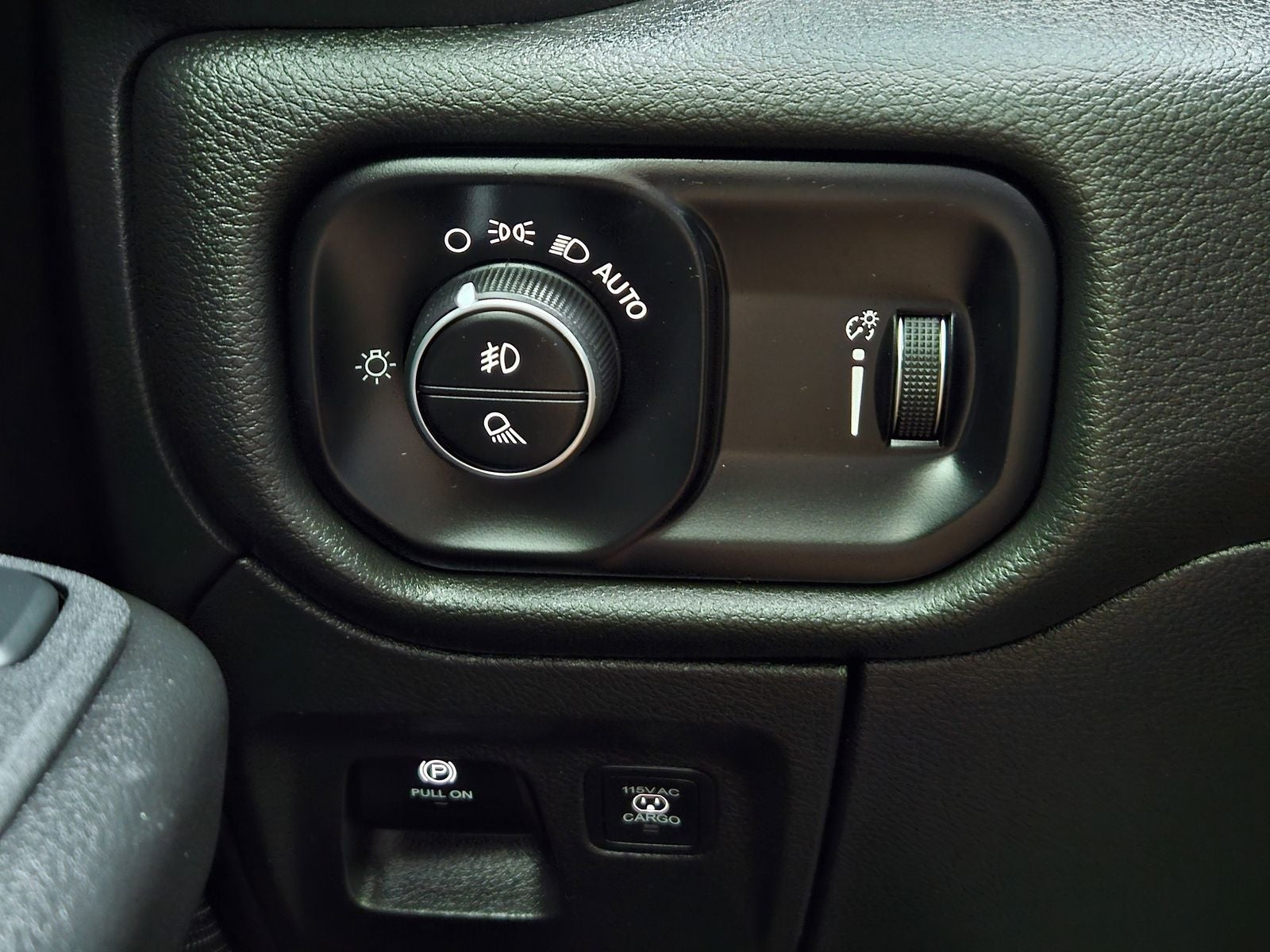 2025 RAM Ram 1500 Tradesman Crew Cab 4x2 5'7' Box