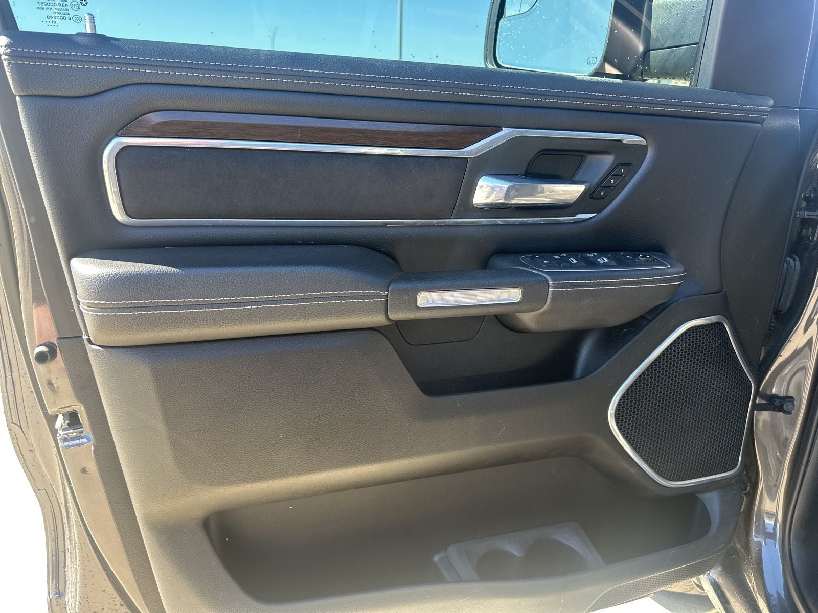 2022 RAM Ram 1500 Laramie Crew Cab 4x2 5'7' Box