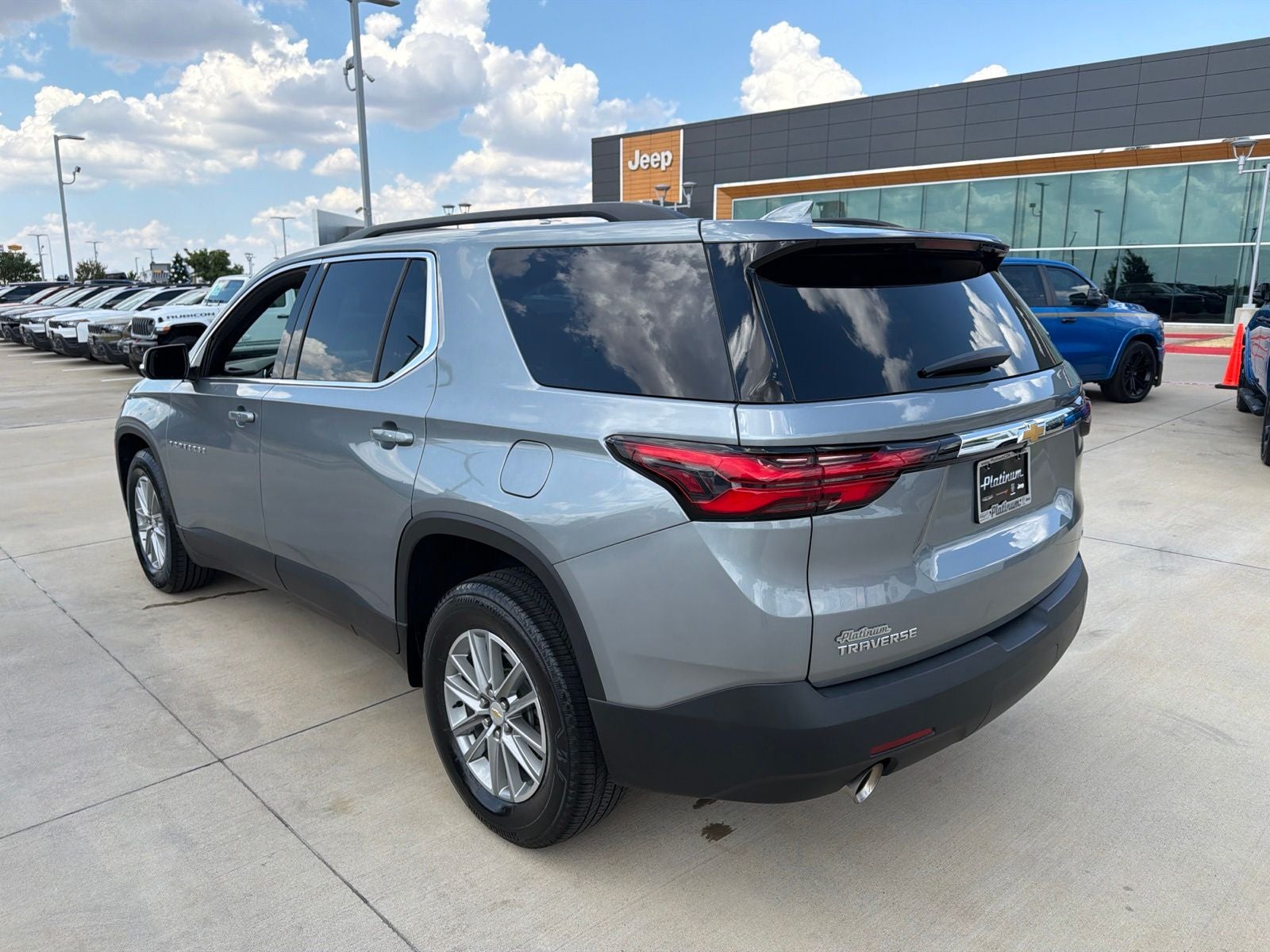 2023 Chevrolet Traverse FWD LT Cloth