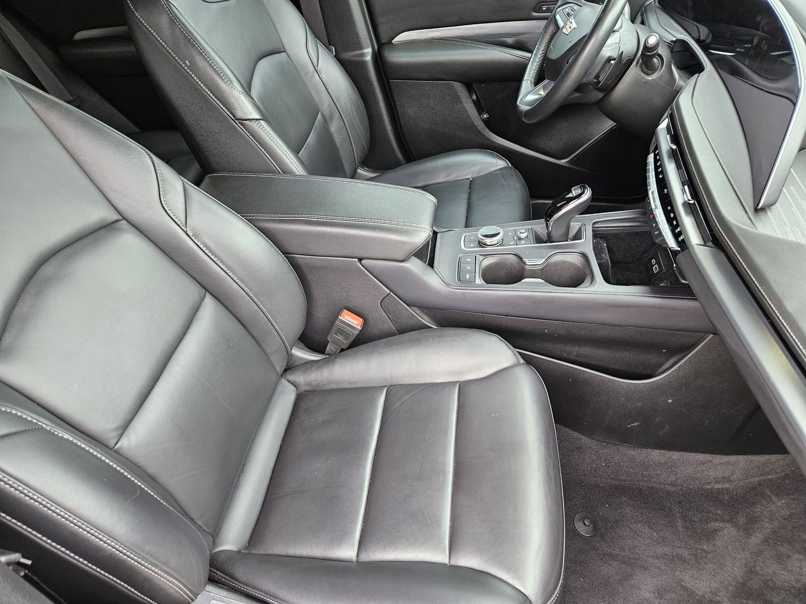 2024 Cadillac XT4 FWD Premium Luxury