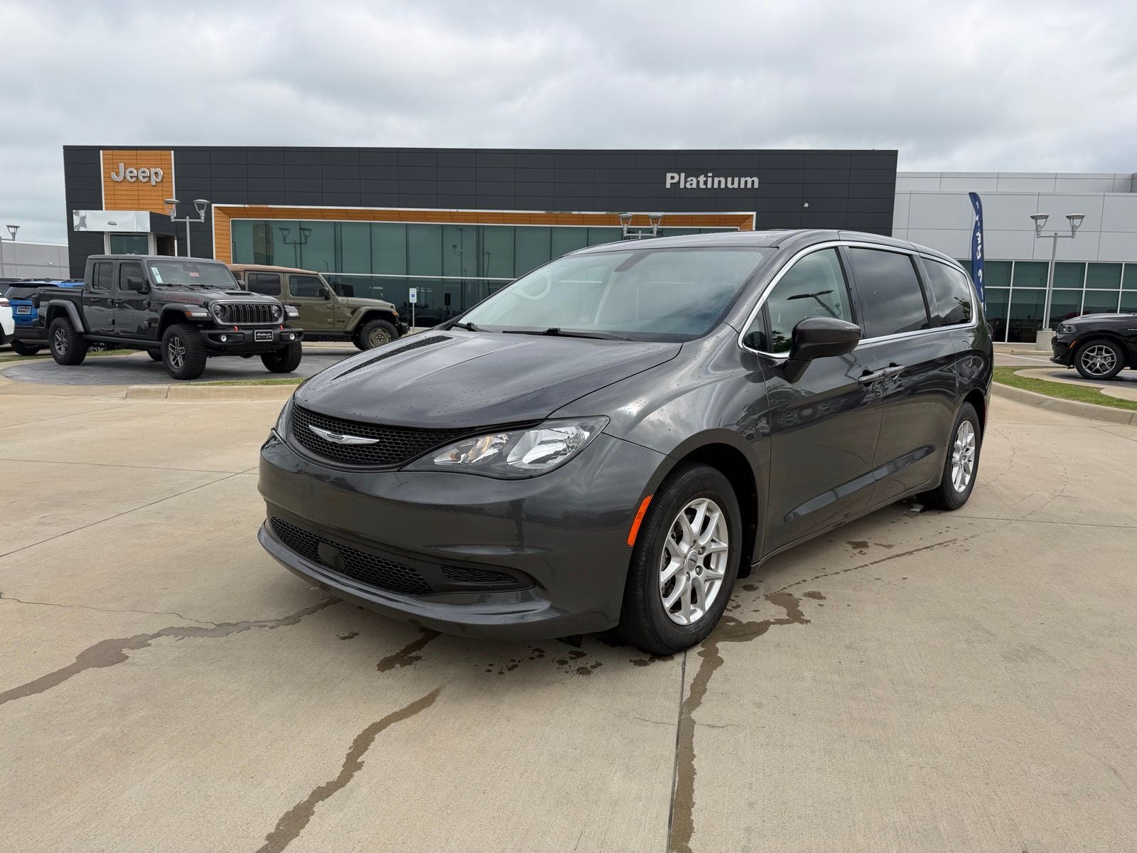 2022 Chrysler Voyager LX