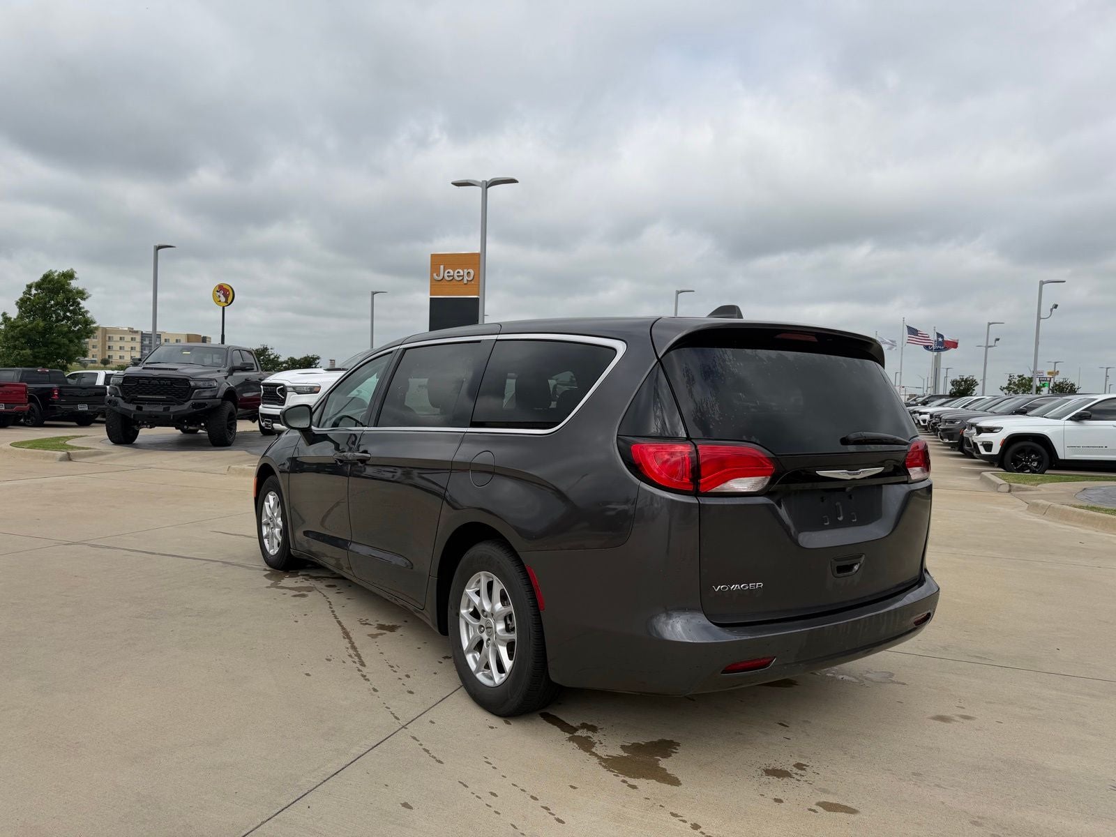 2022 Chrysler Voyager LX
