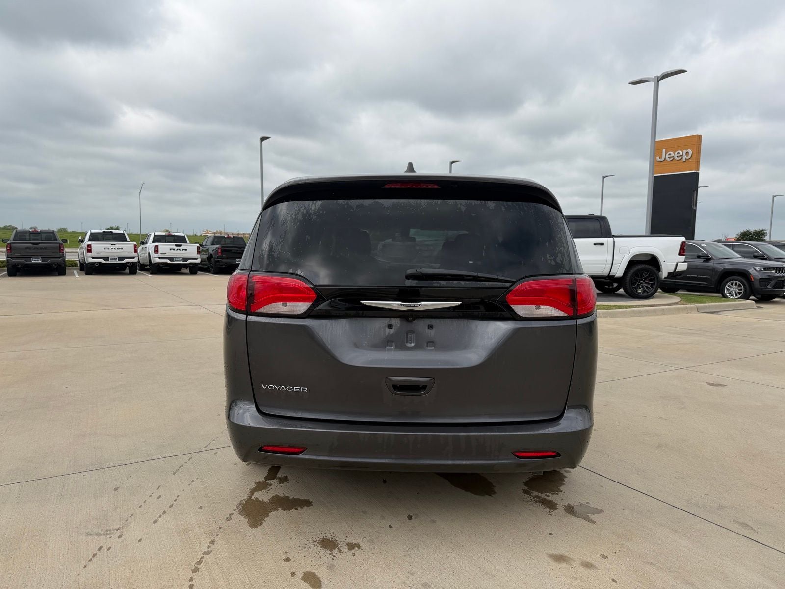 2022 Chrysler Voyager LX