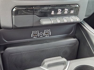 2026 RAM Ram 1500 Express Crew Cab 4x4 5'7' Box