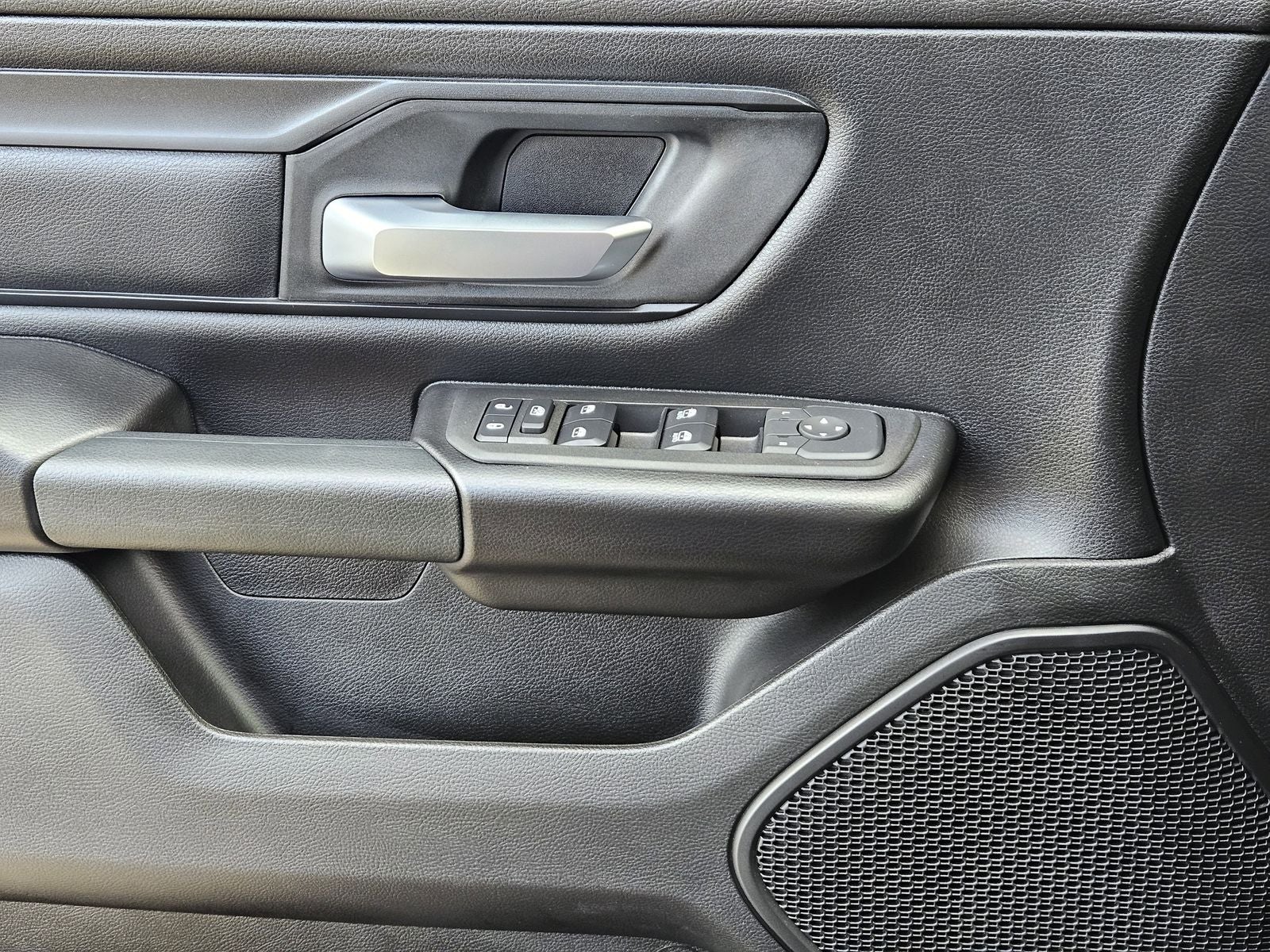 2026 RAM Ram 1500 Express Crew Cab 4x4 5'7' Box