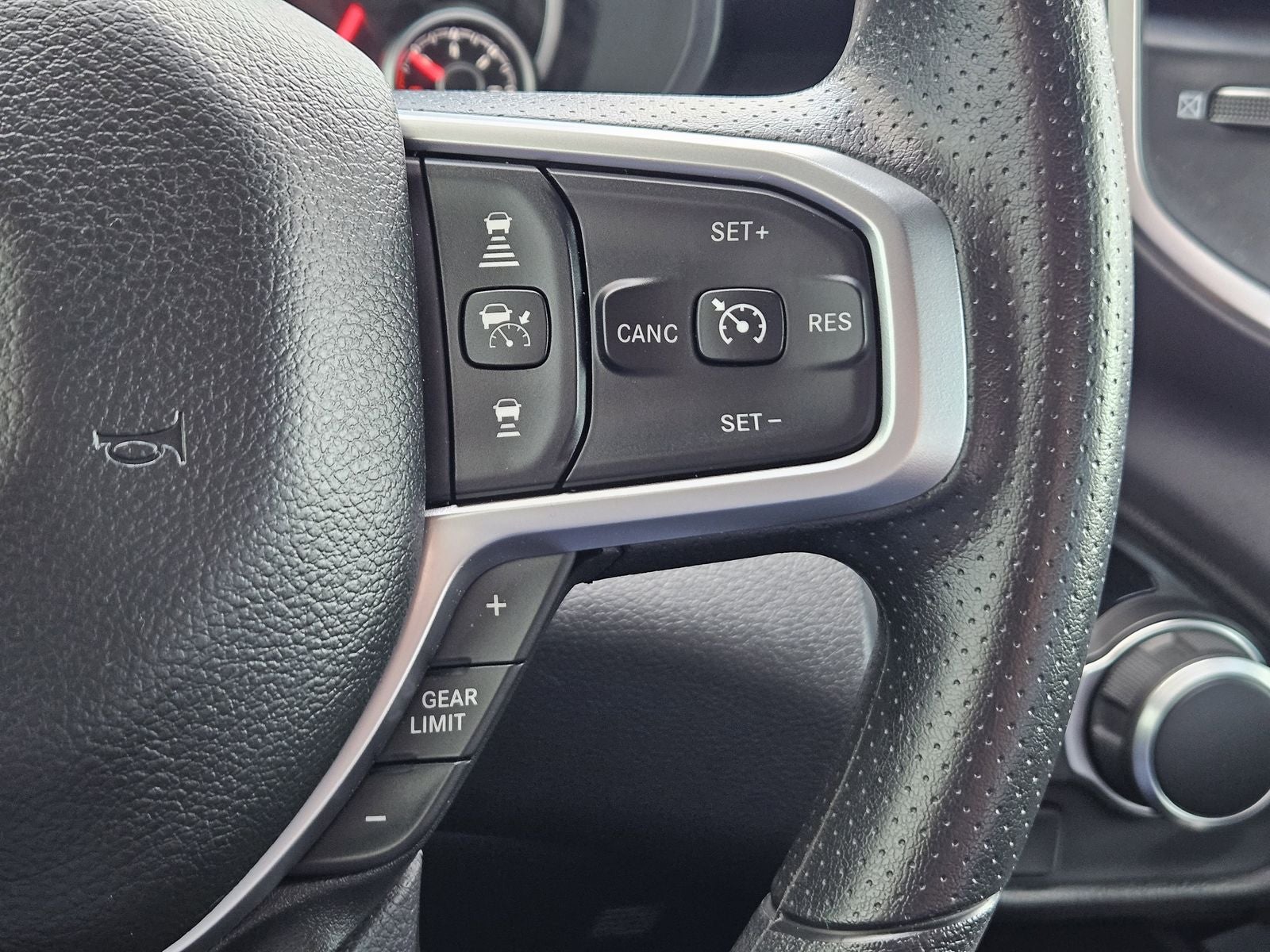 2026 RAM Ram 1500 Express Crew Cab 4x4 5'7' Box