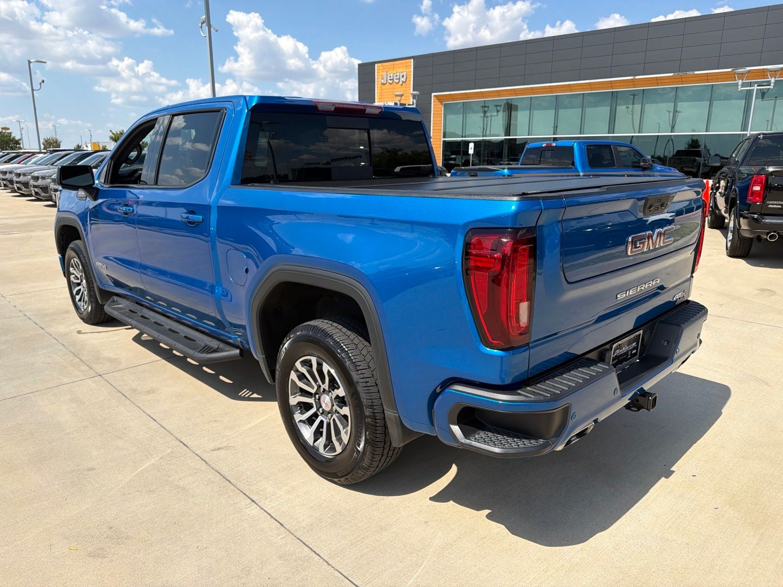 2023 GMC Sierra 1500 4WD Crew Cab Short Box AT4