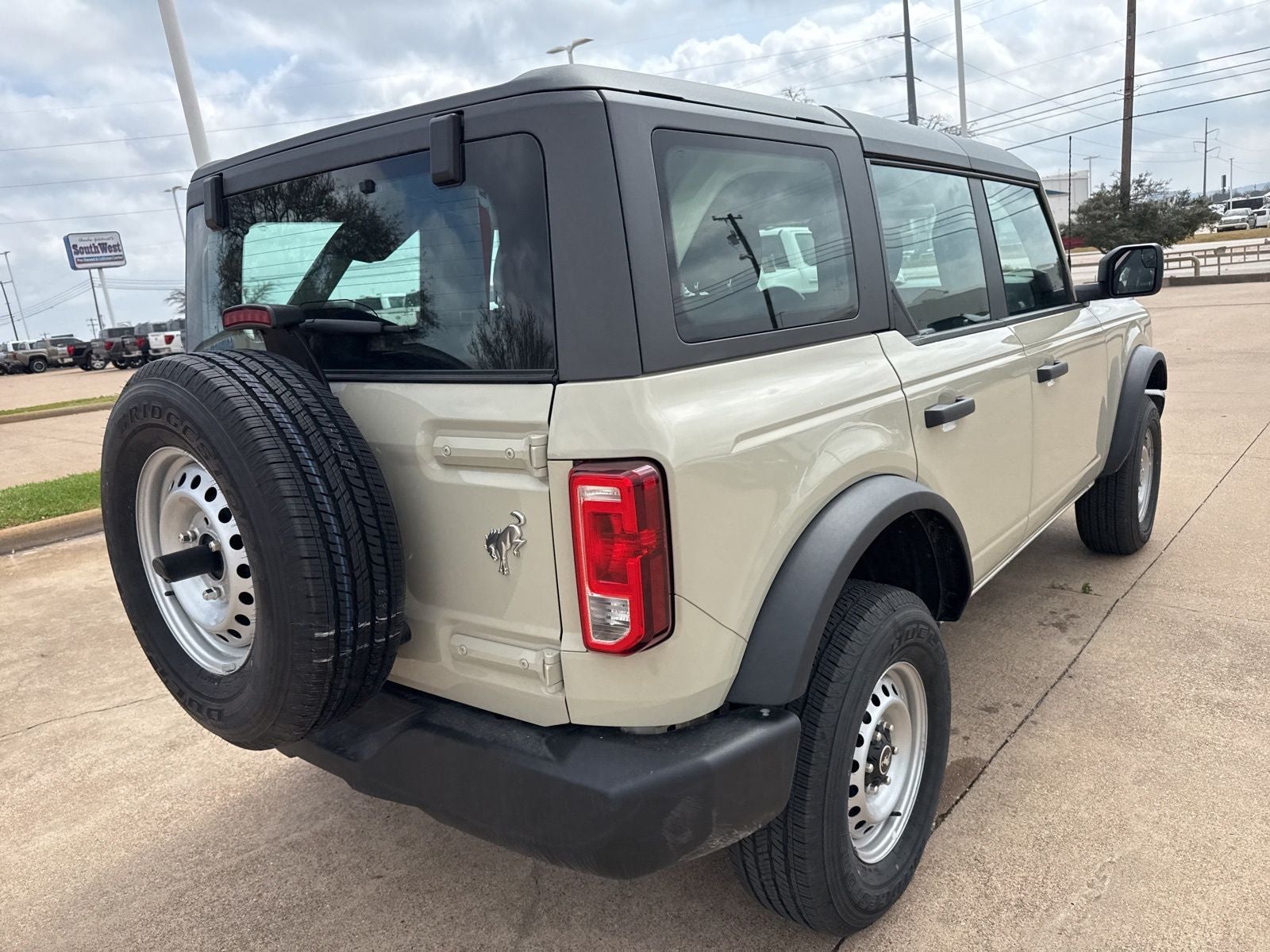 2025 Ford Bronco Base