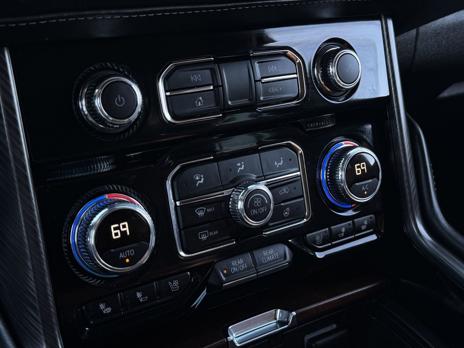 2023 GMC Yukon Denali Ultimate