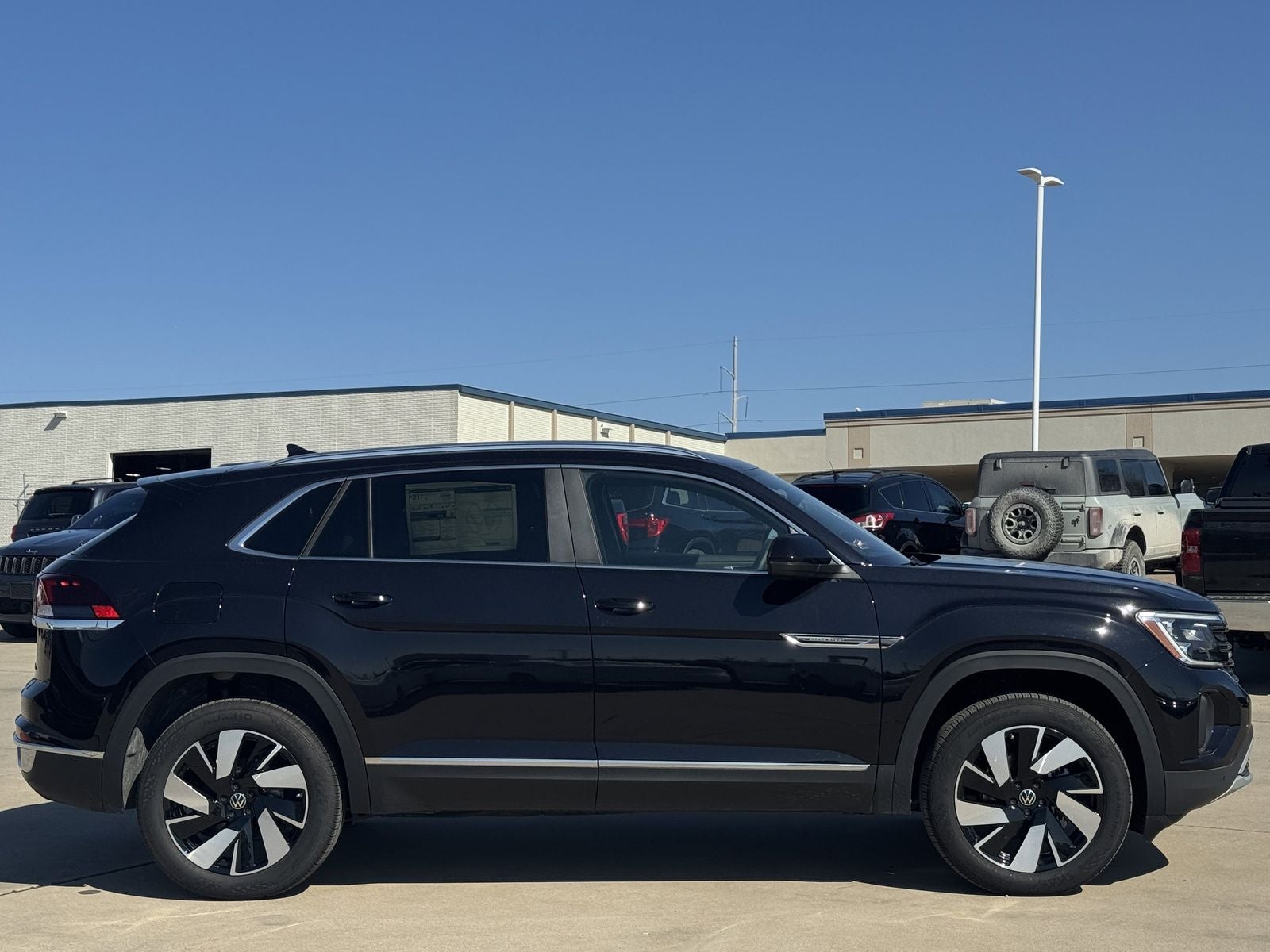 2025 Volkswagen Atlas Cross Sport 2.0T SEL