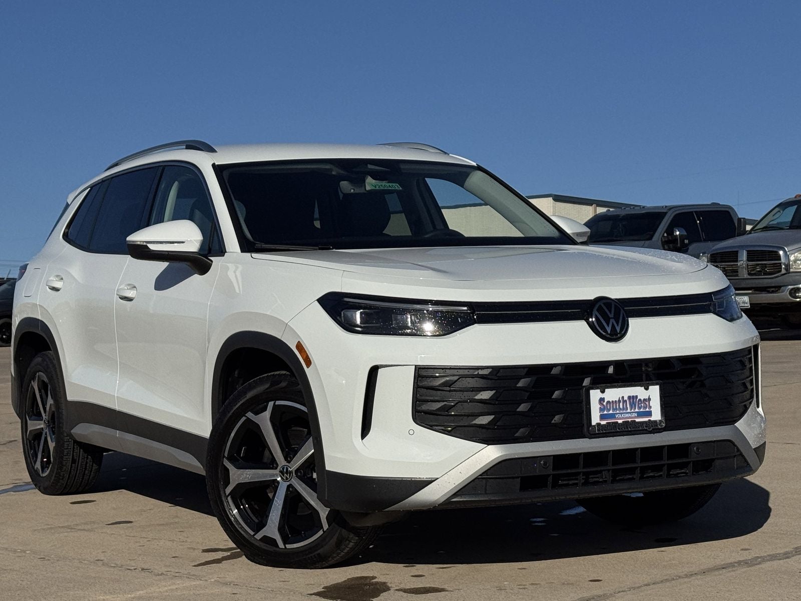 2025 Volkswagen Tiguan 2.0T SE