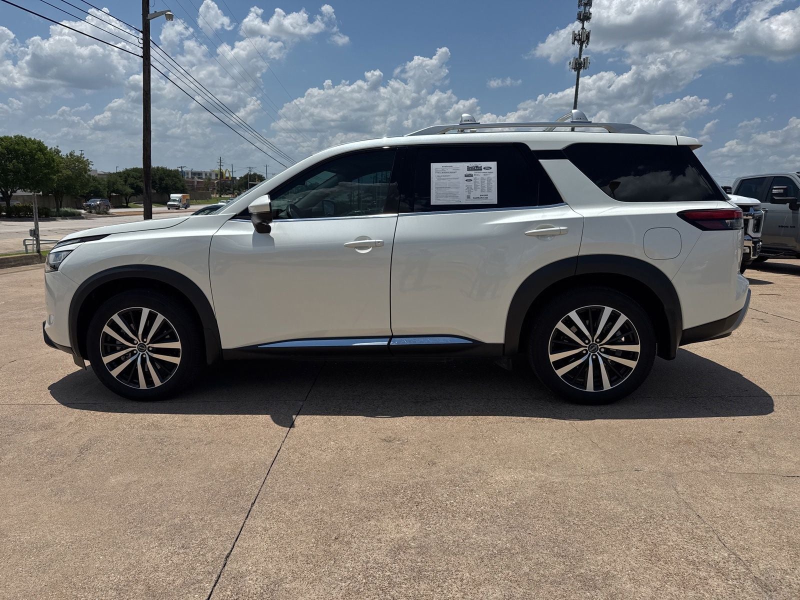 2024 Nissan Pathfinder Platinum