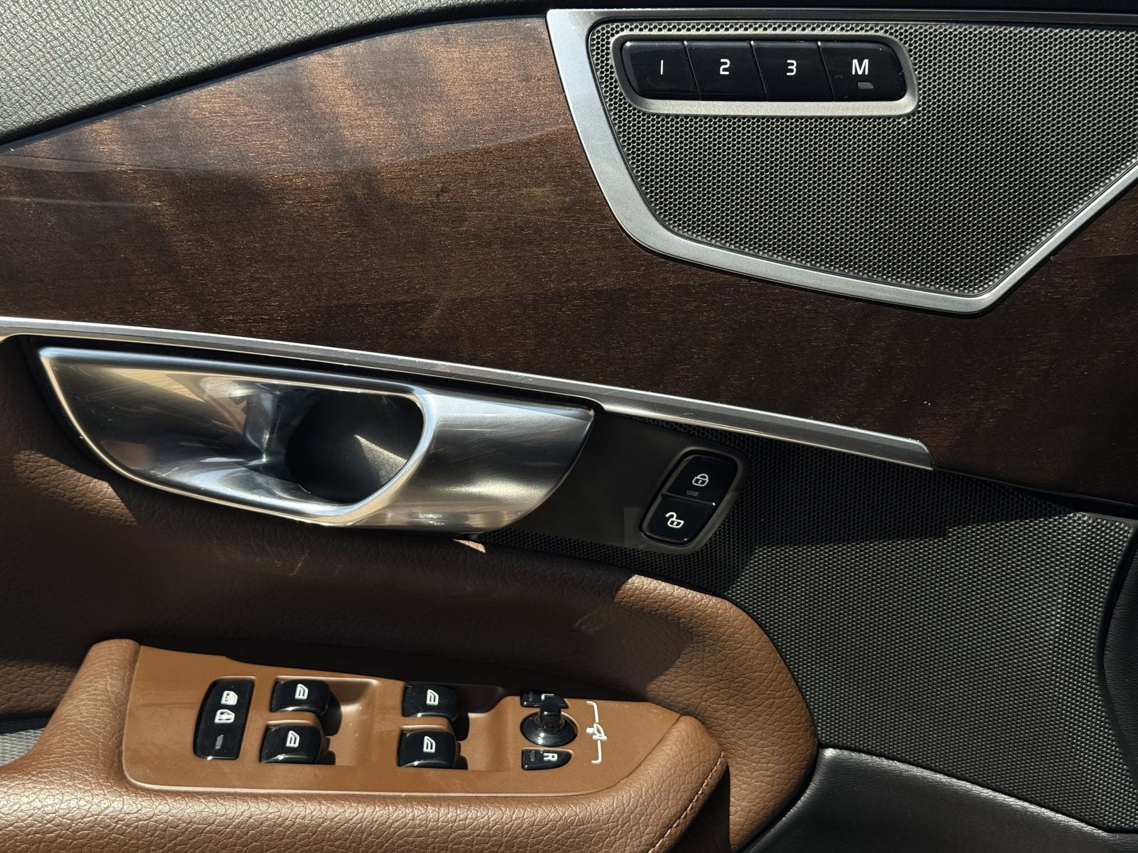 2019 Volvo XC90 T6 Momentum