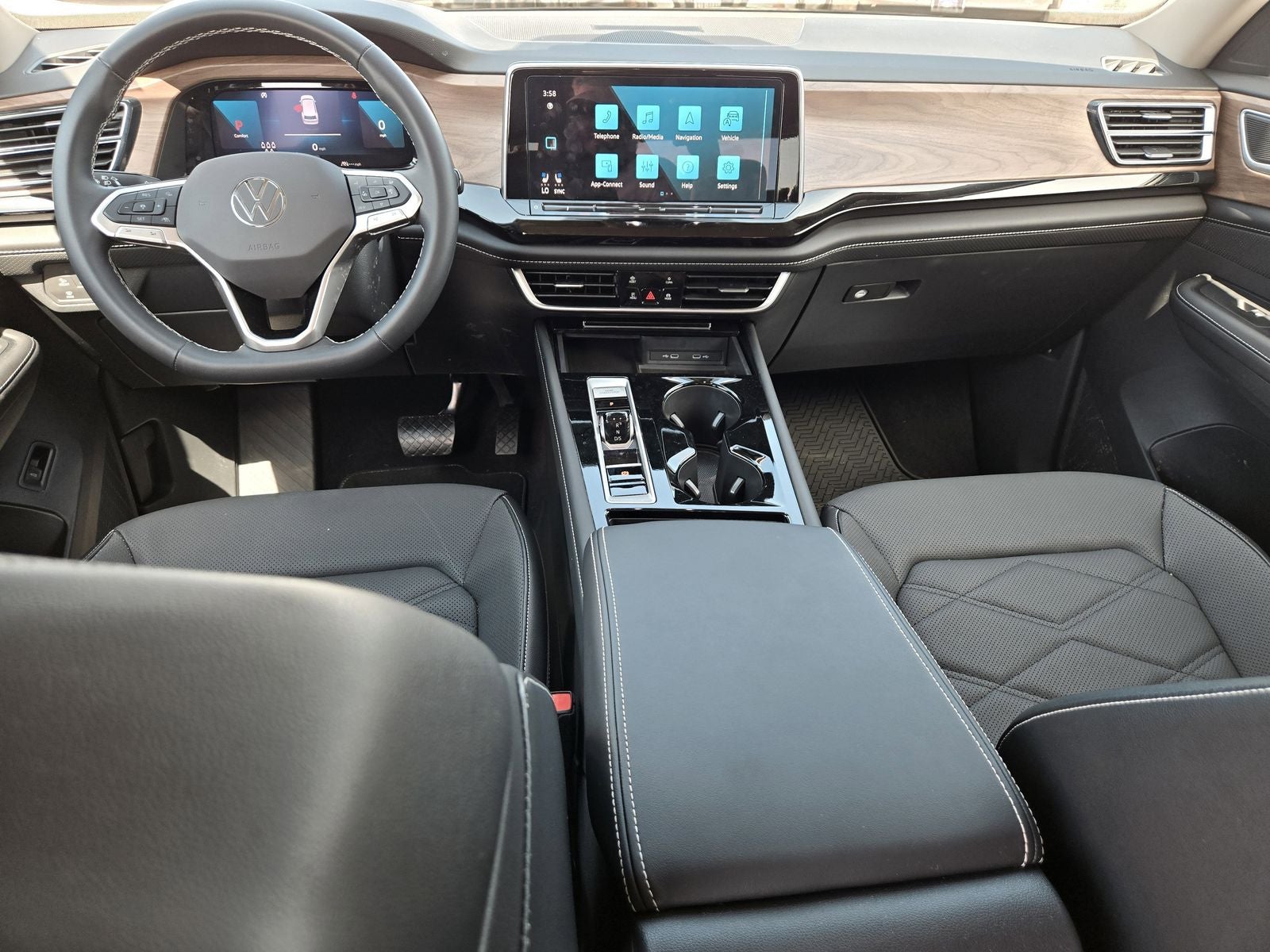 2024 Volkswagen Atlas 2.0T SE w/Technology