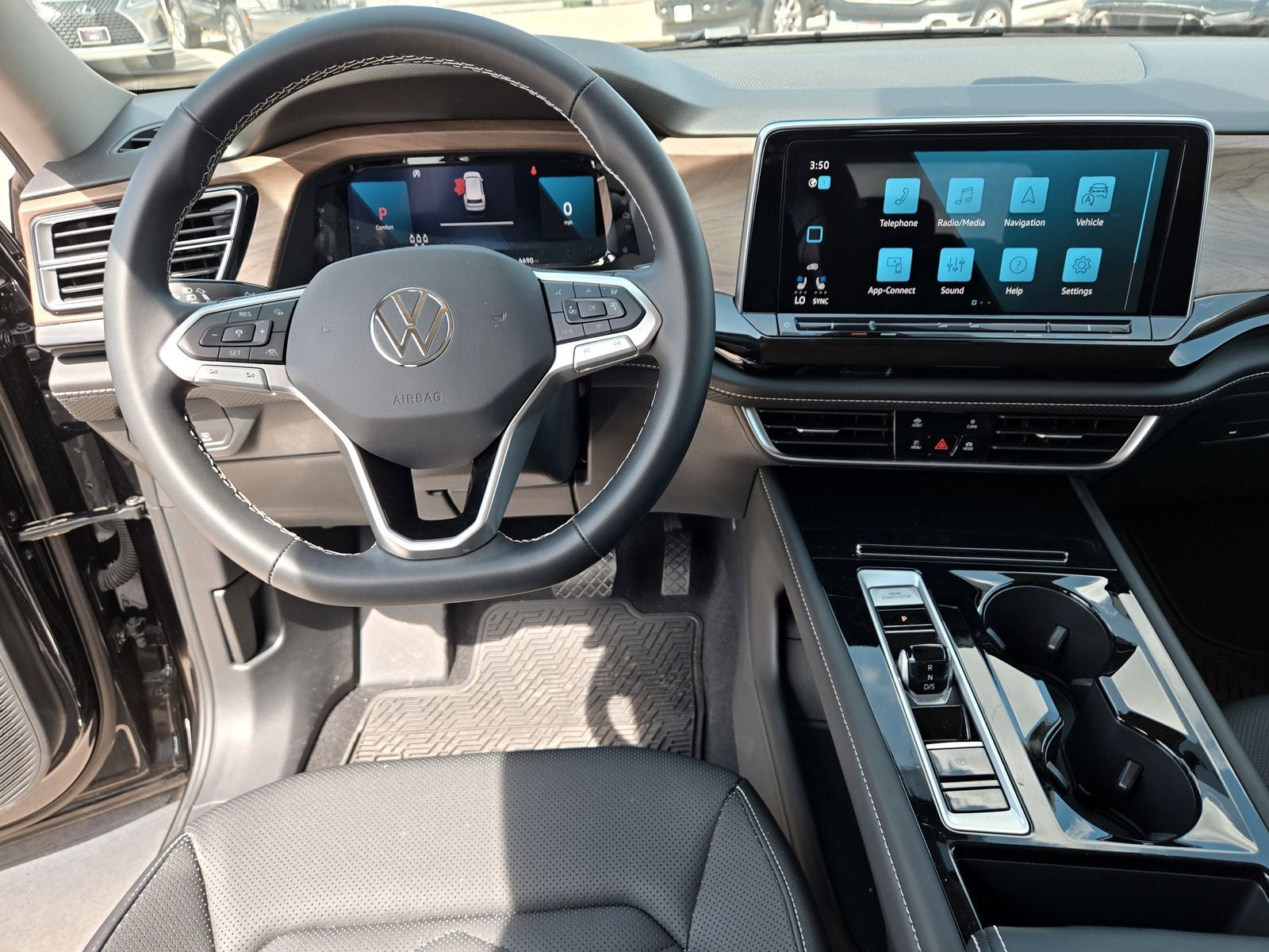 2024 Volkswagen Atlas 2.0T SE w/Technology