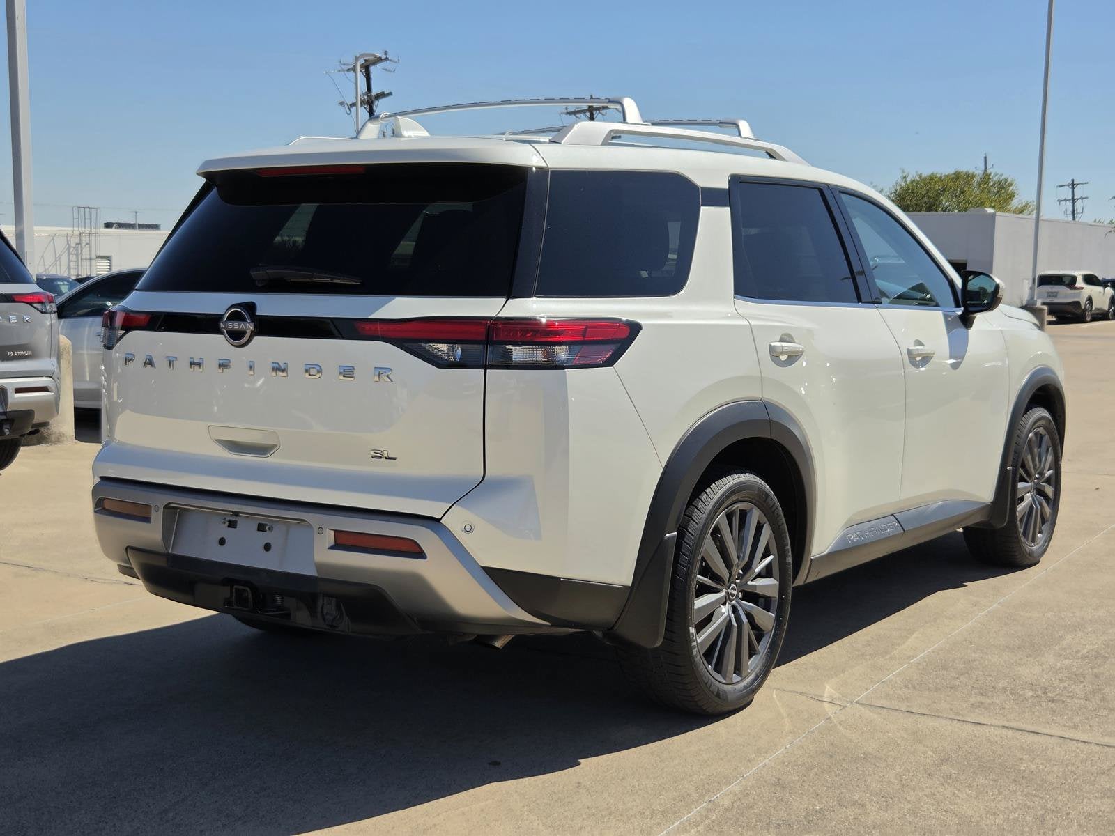2022 Nissan Pathfinder SL