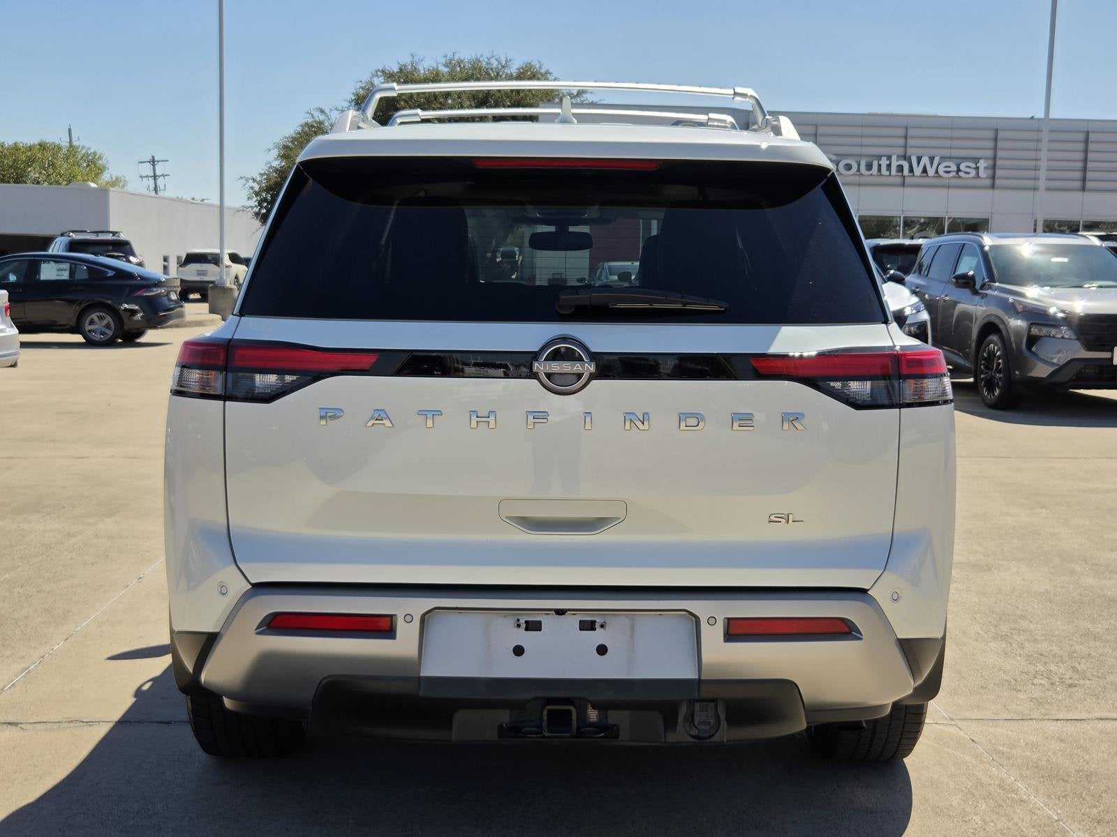 2022 Nissan Pathfinder SL