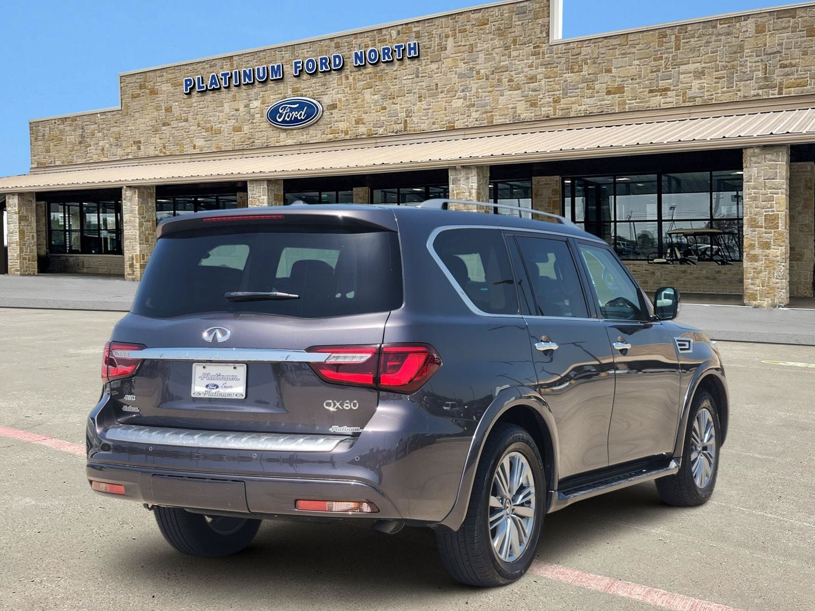 2024 INFINITI QX80 LUXE