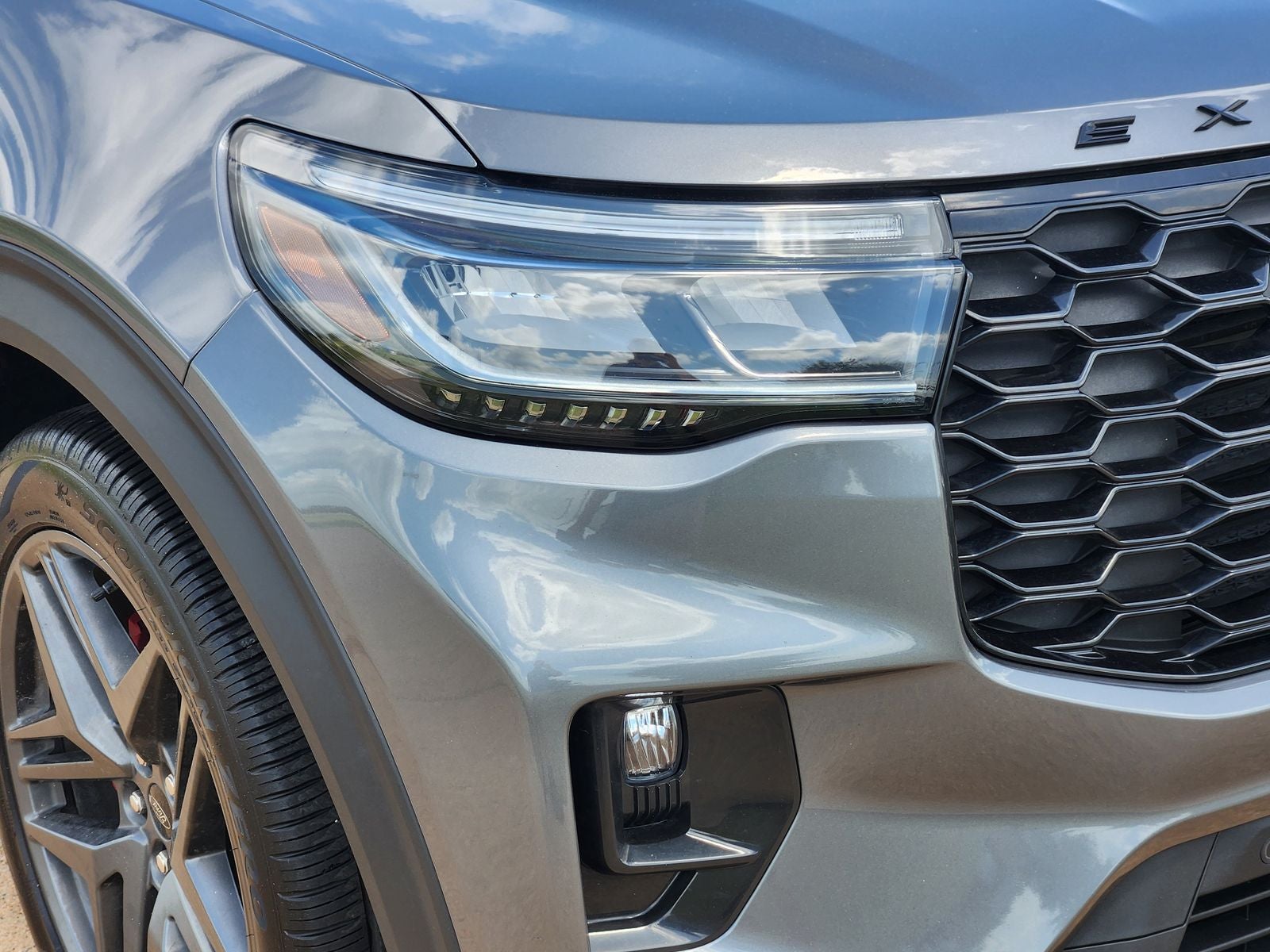 2025 Ford Explorer ST-Line