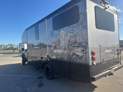 2023 Ford F-600SD XLT