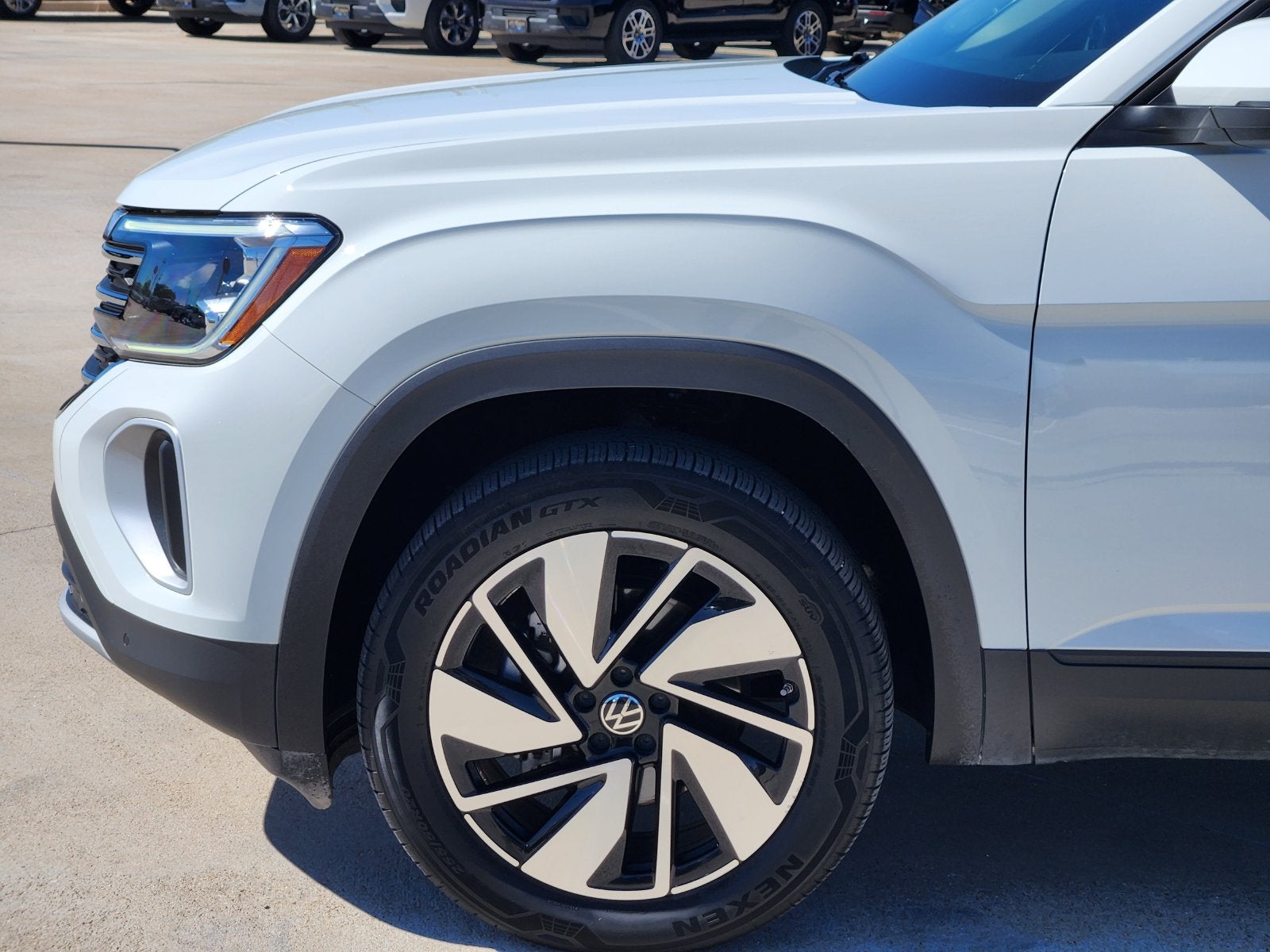 2024 Volkswagen Atlas 2.0T SE w/Technology