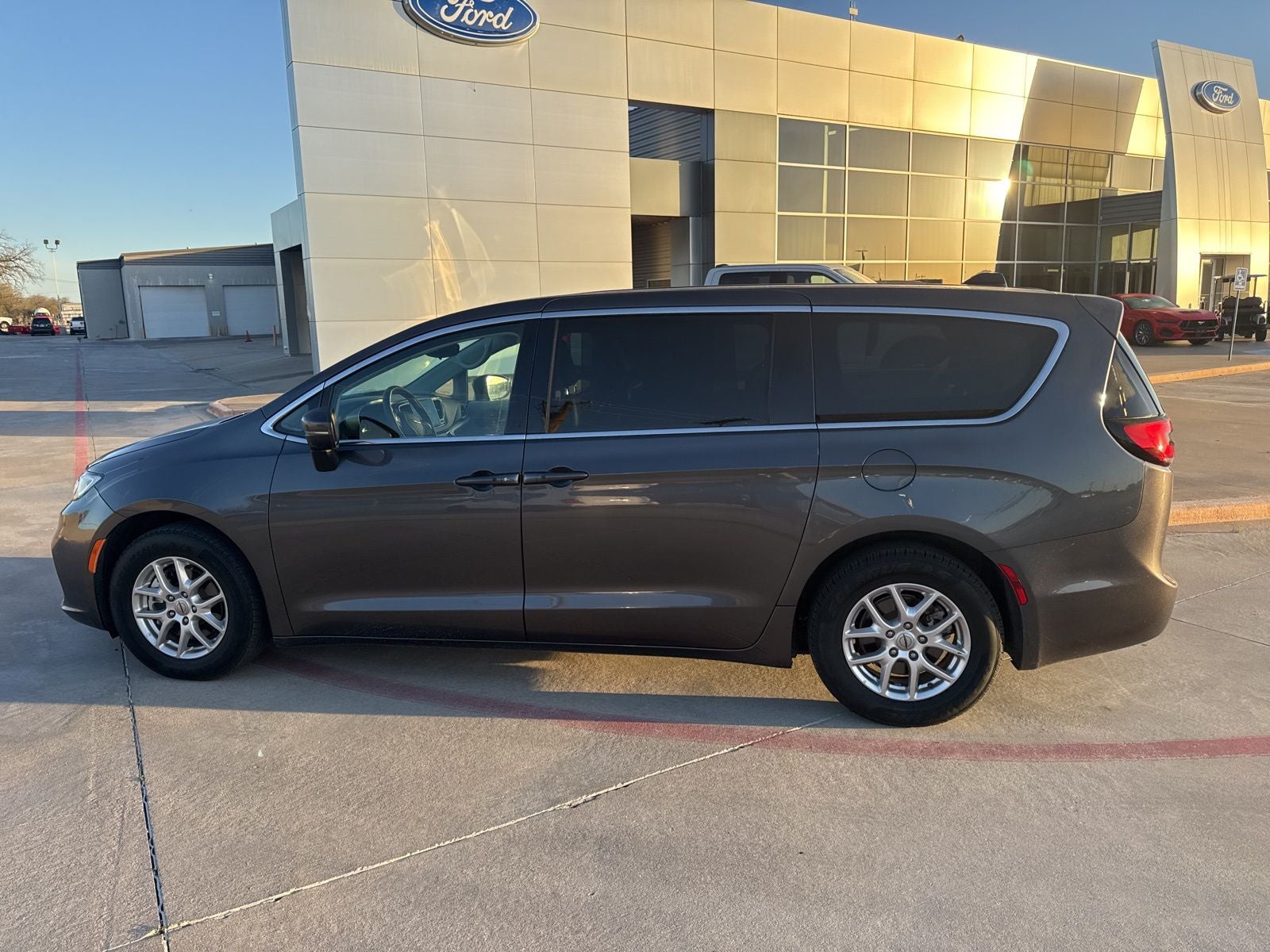 2023 Chrysler Pacifica Touring L