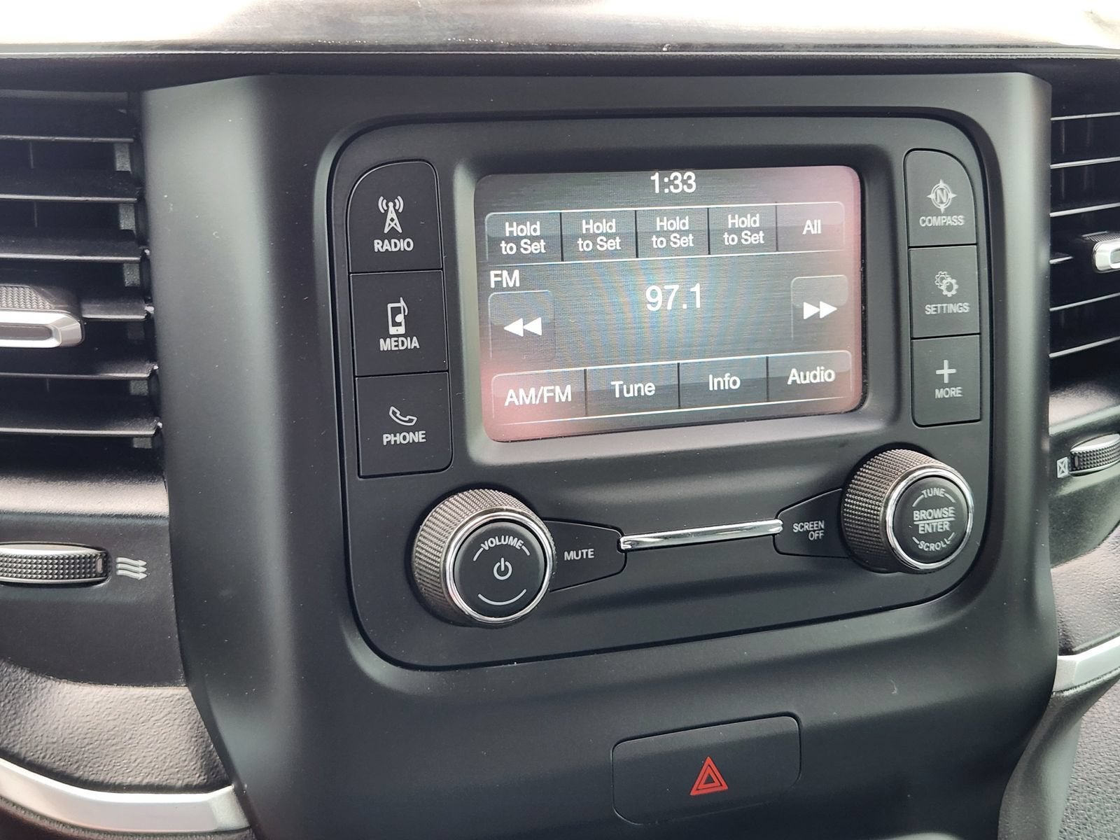 2020 RAM 1500 Big Horn Crew Cab 4x4 5'7" Box