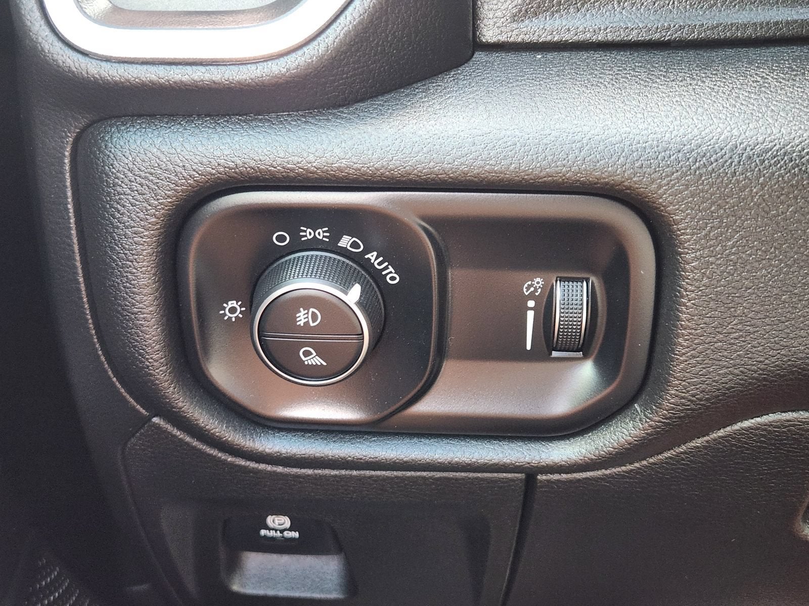 2020 RAM 1500 Big Horn Crew Cab 4x4 5'7" Box