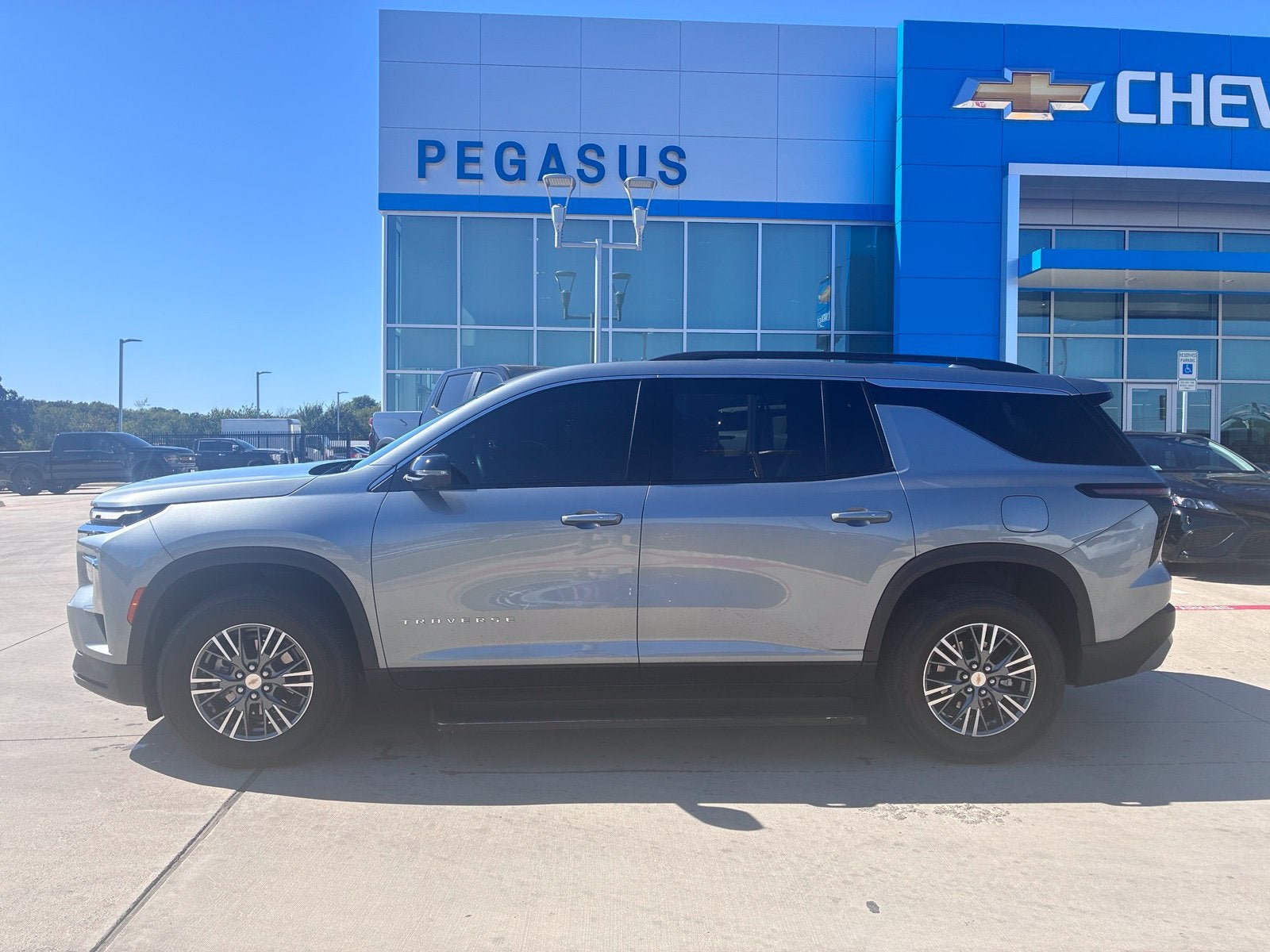 2025 Chevrolet Traverse LT