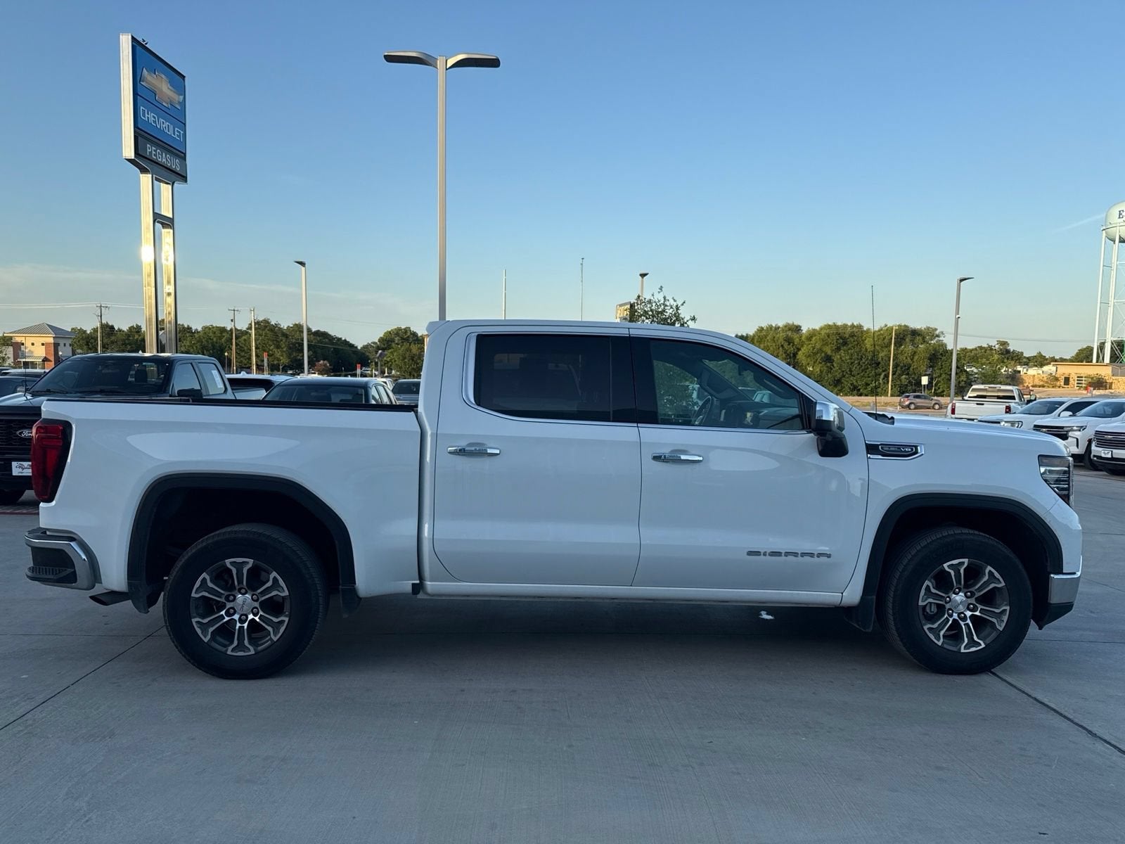 2025 GMC Sierra 1500 SLT