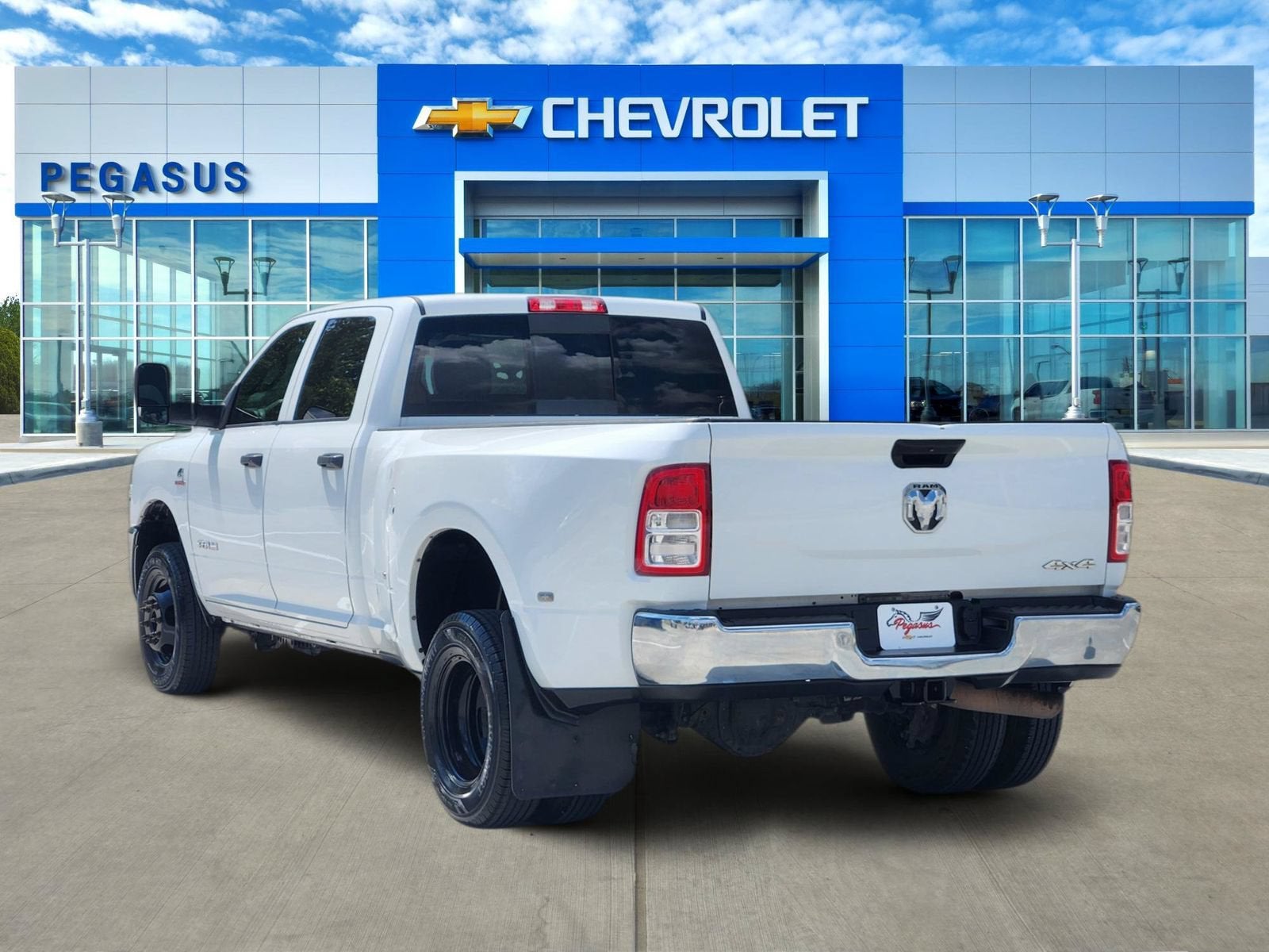 2022 RAM 3500 Tradesman Crew Cab 4x4 8' Box