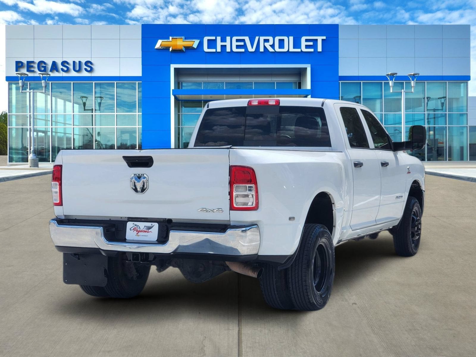 2022 RAM 3500 Tradesman Crew Cab 4x4 8' Box