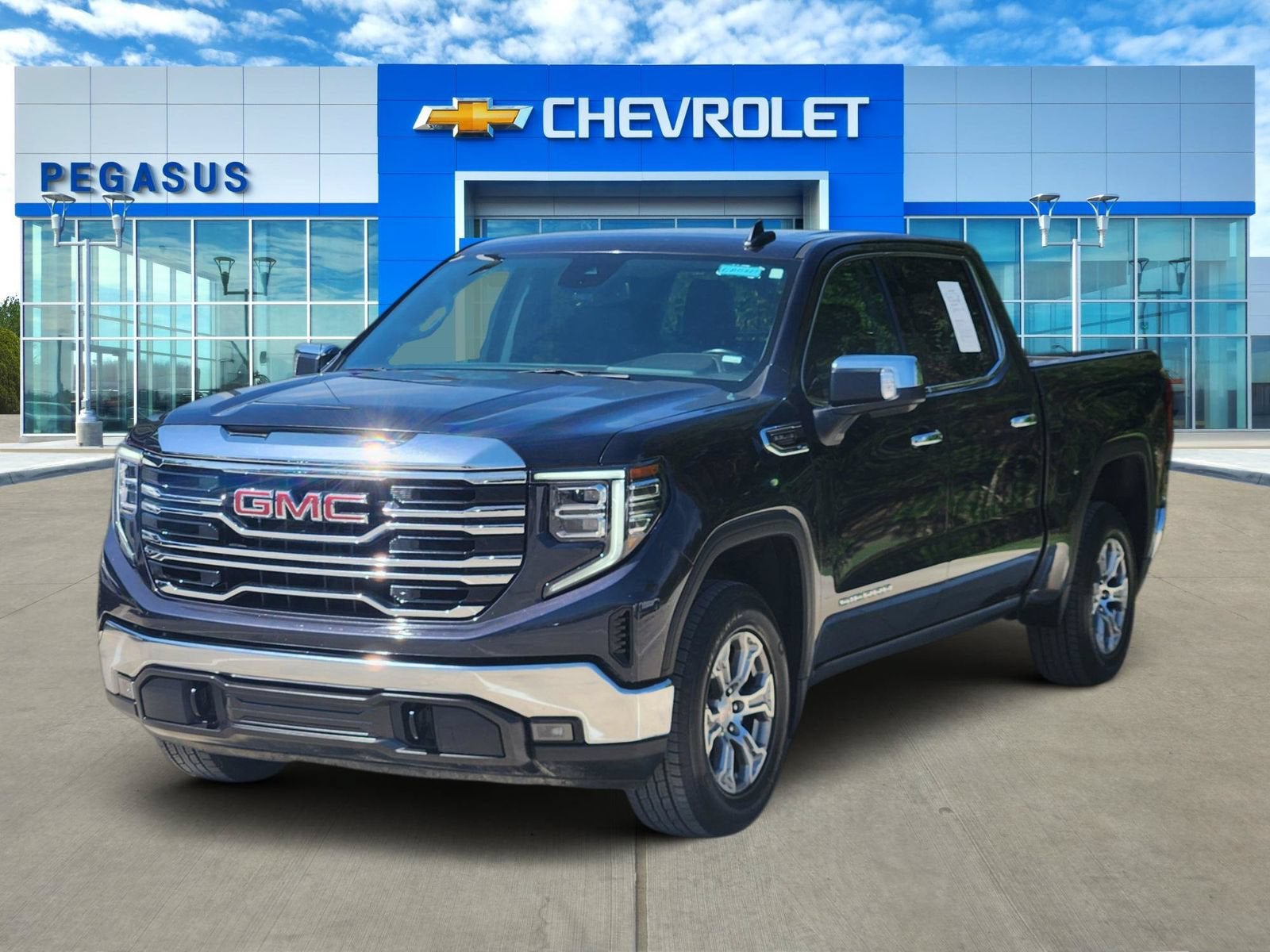 2025 GMC Sierra 1500 SLT
