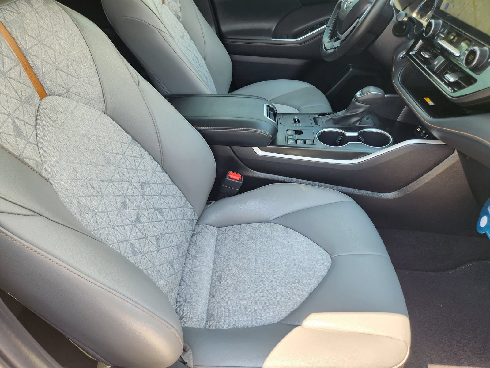 2023 Toyota Highlander Hybrid XLE Bronze