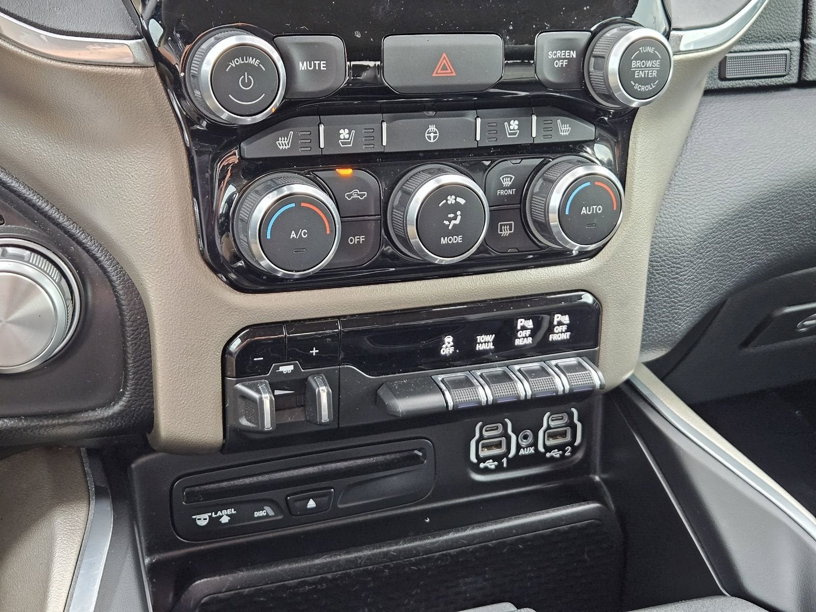 2019 RAM 1500 Laramie Crew Cab 4x4 5'7" Box