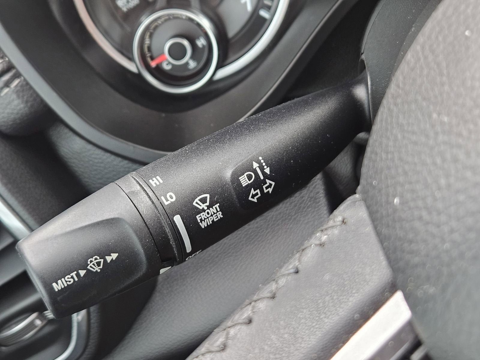 2019 RAM 1500 Laramie Crew Cab 4x4 5'7" Box